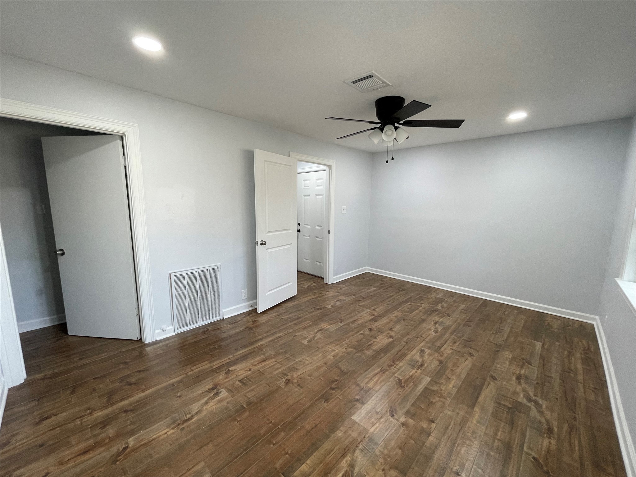 301 Elaine St Property Photo 26