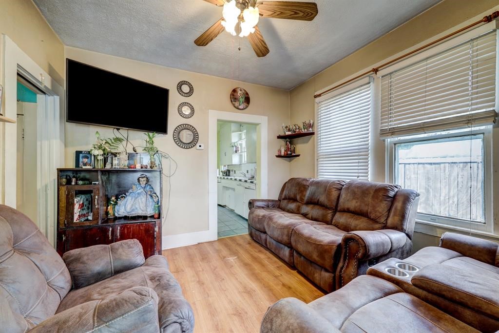 917 Terminal Street Property Photo 4