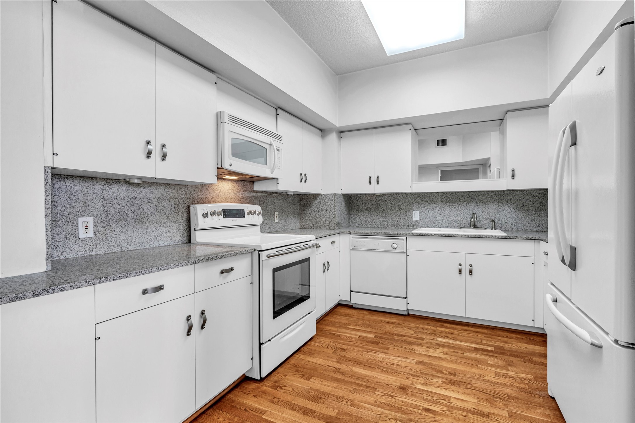 14 Greenway Plaza 9o Property Photo 6