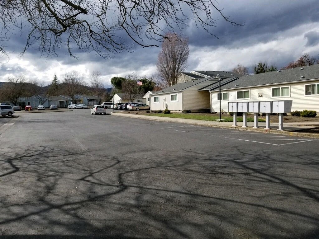 233 Eva Wy Property Photo 2