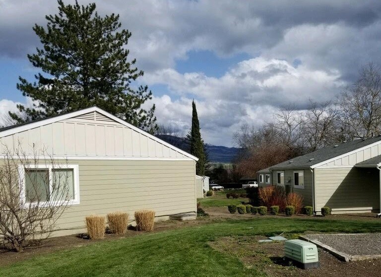 233 Eva Wy Property Photo 3