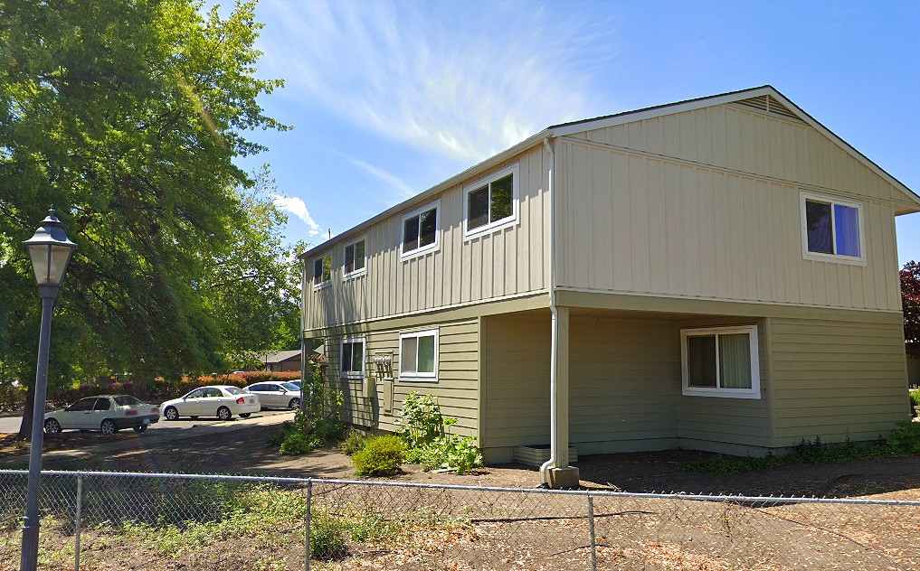233 Eva Wy Property Photo 4