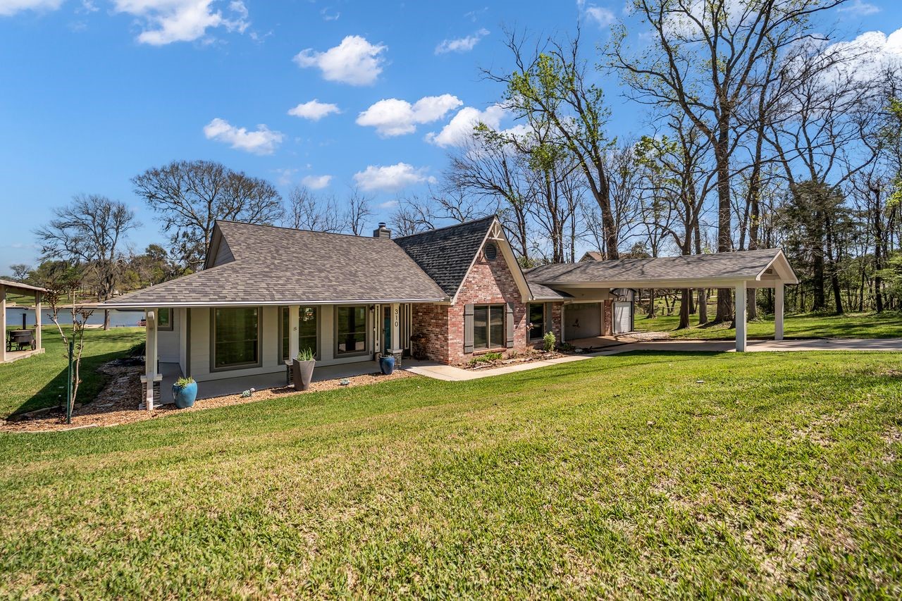 310 Cove Loop Property Photo 4
