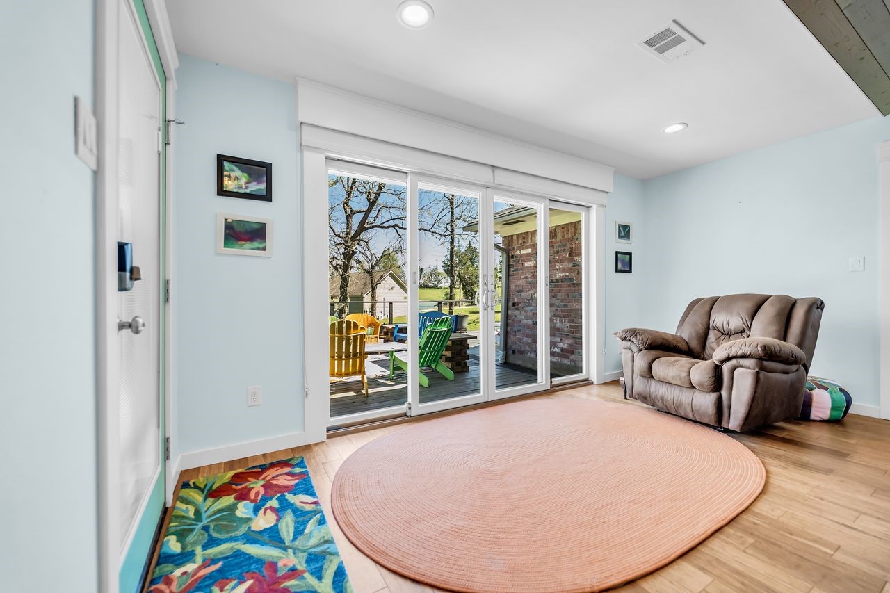 310 Cove Loop Property Photo 12