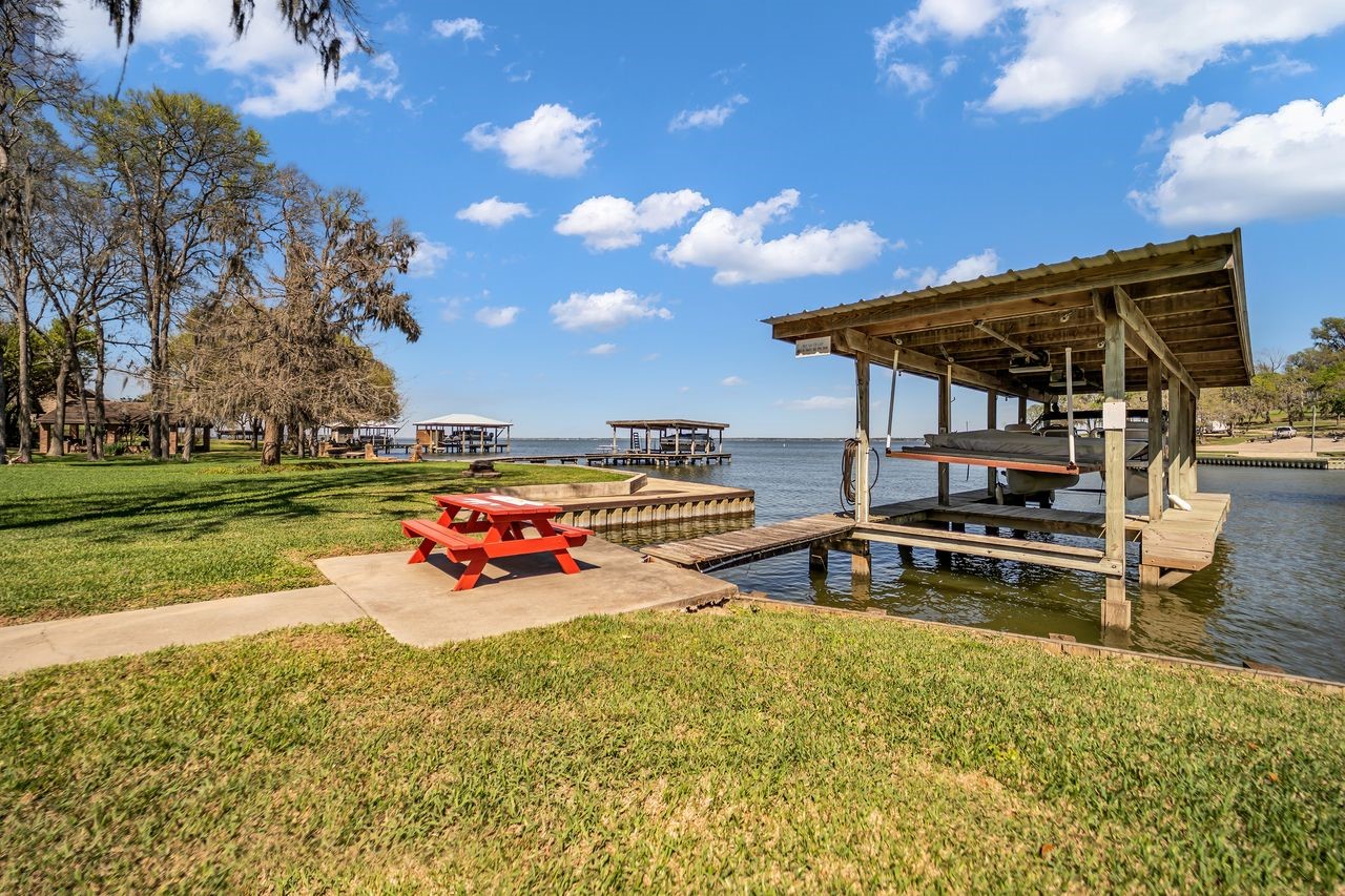 310 Cove Loop Property Photo 40