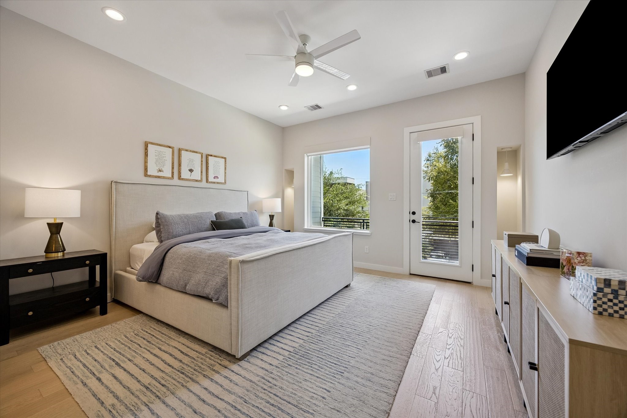 5532 Darling Street Property Photo 18
