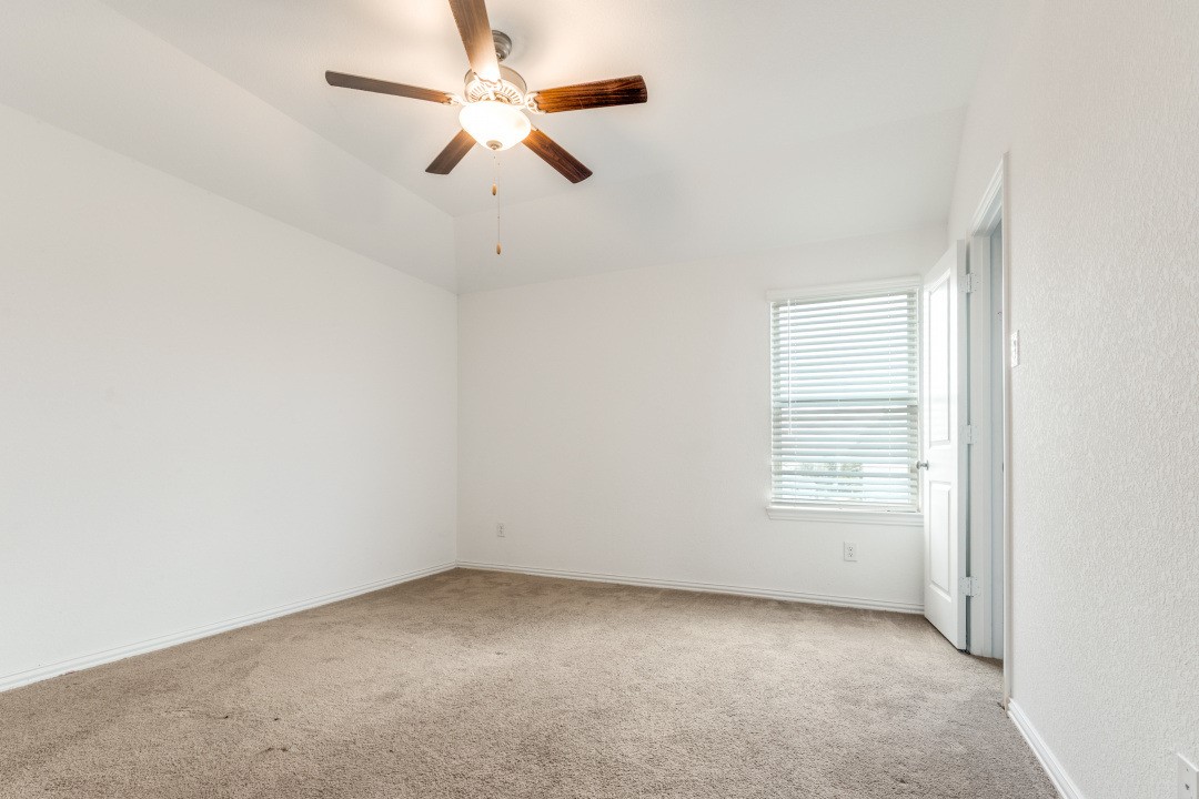 2614 Autumn Hills Lane Property Photo 9