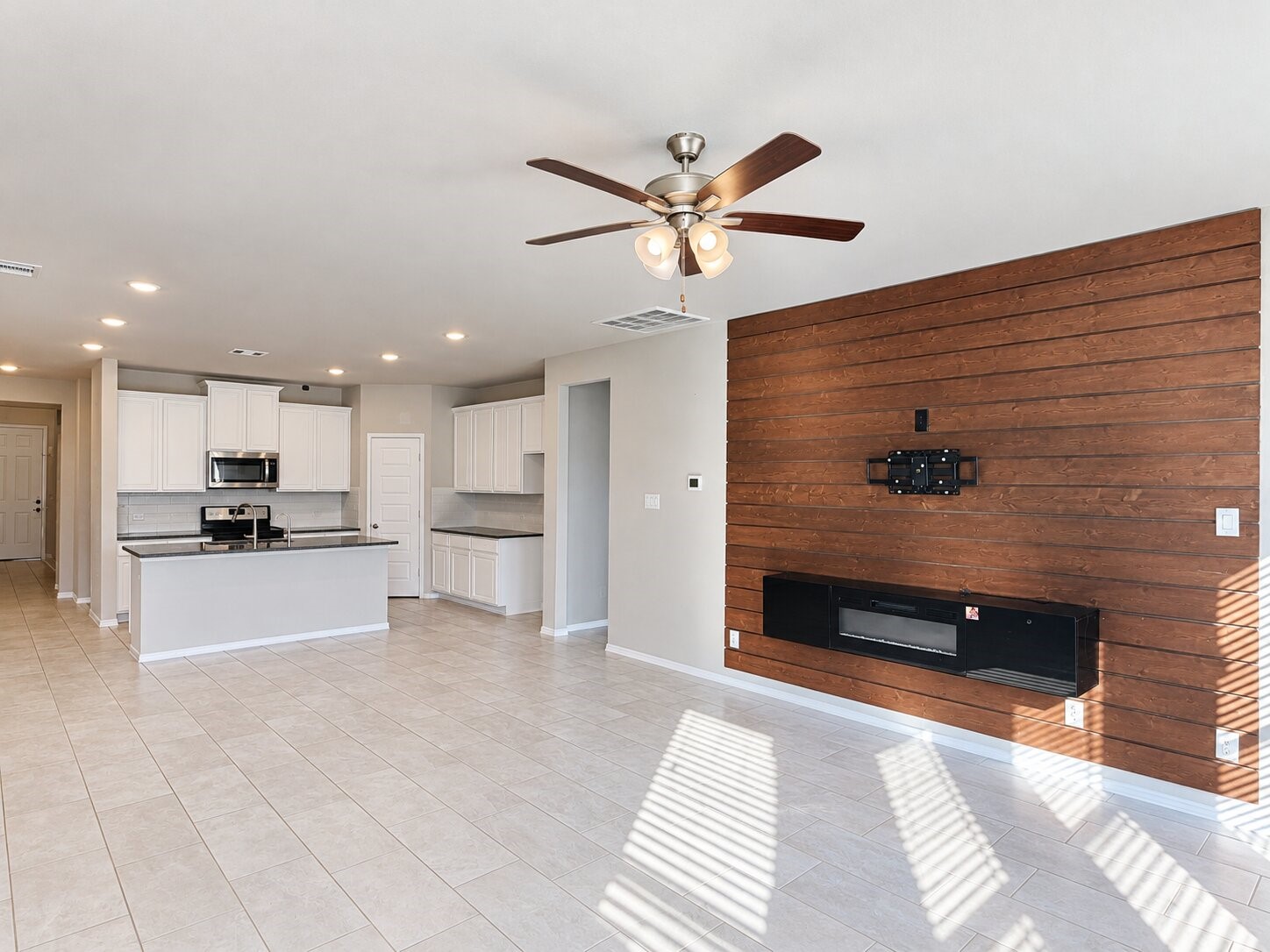17758 White Lightning Way Property Photo 7