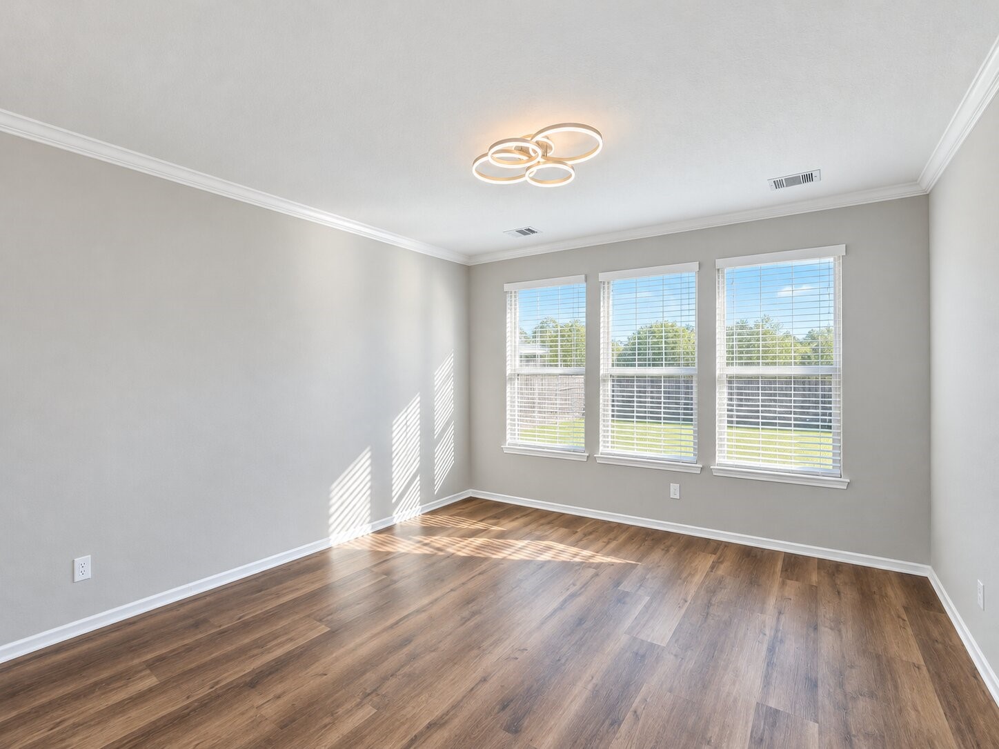 17758 White Lightning Way Property Photo 11