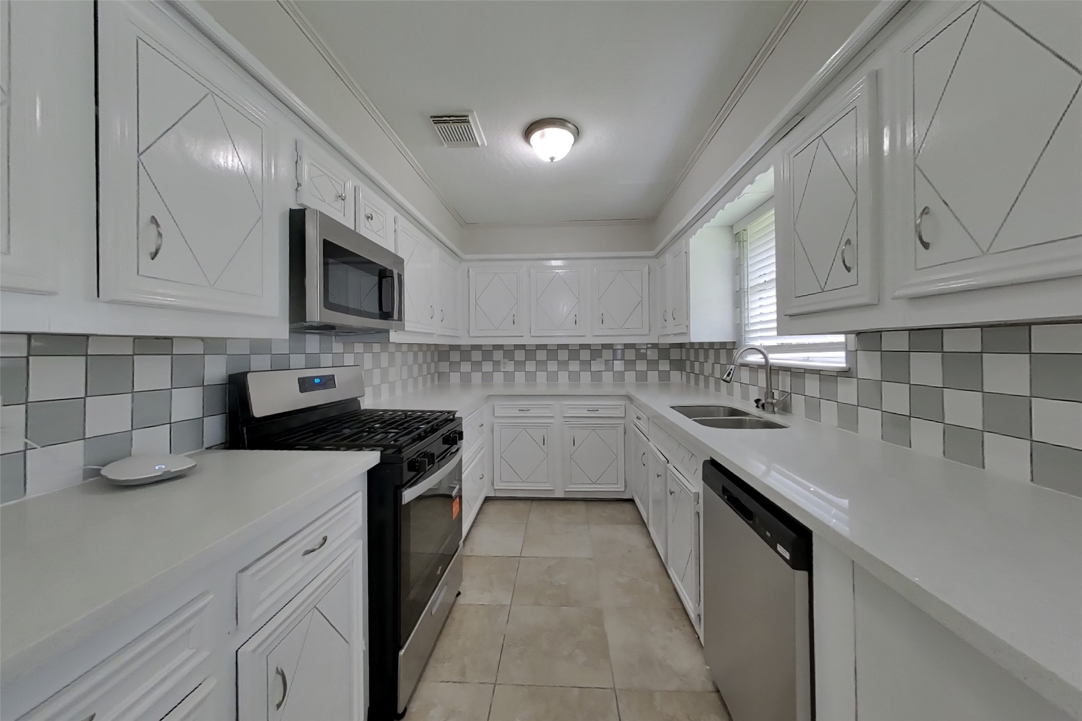 12306 Foxridge Drive Property Photo 4