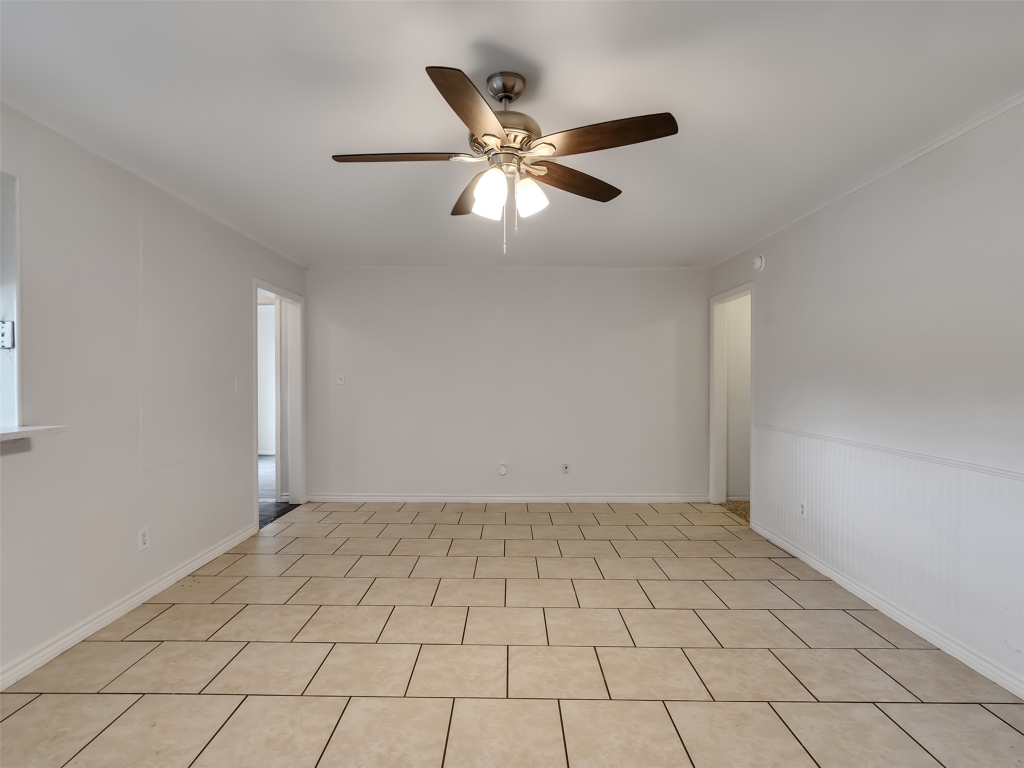 502 N Oak Street Property Photo 5