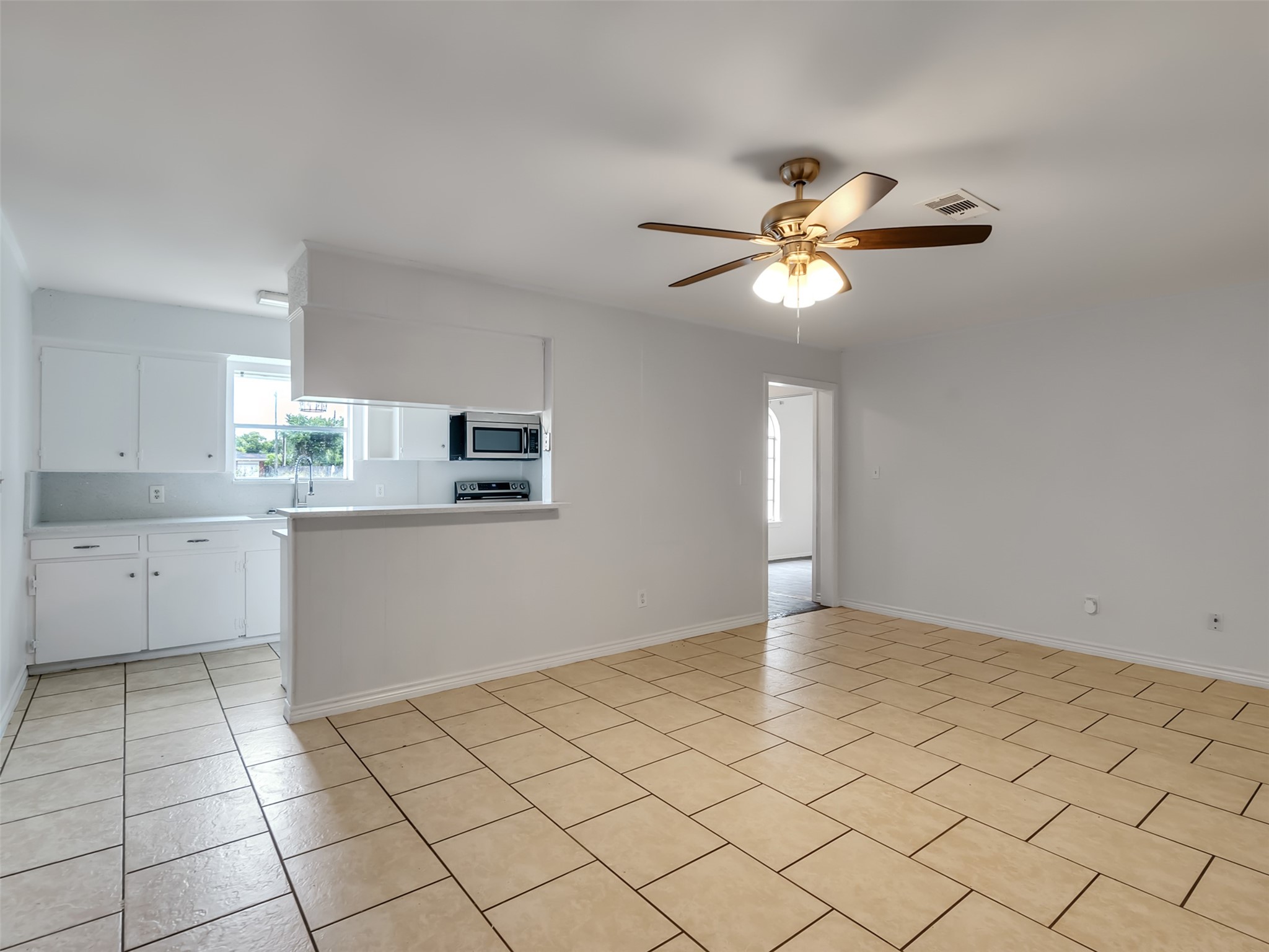 502 N Oak Street Property Photo 7