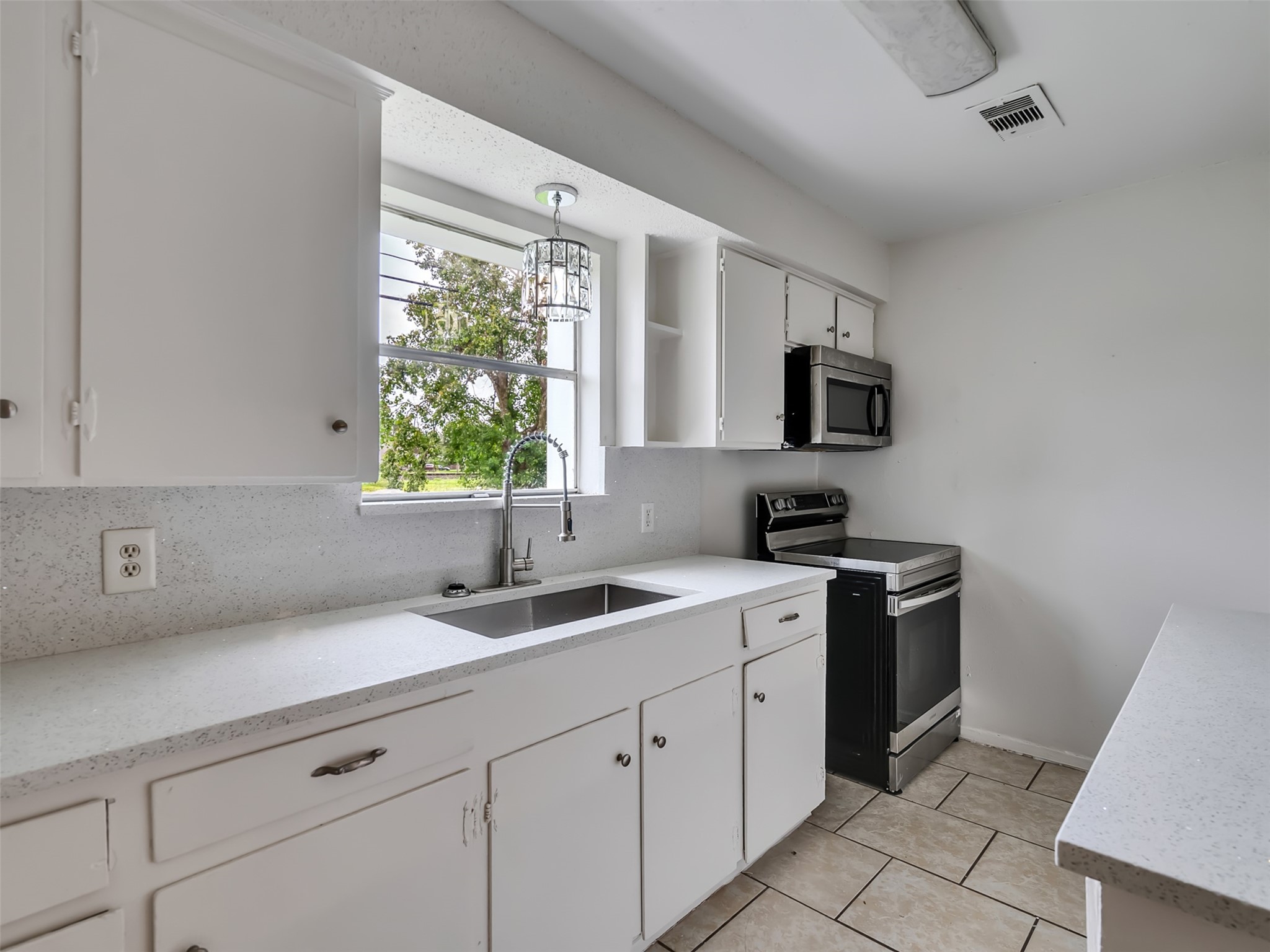 502 N Oak Street Property Photo 13