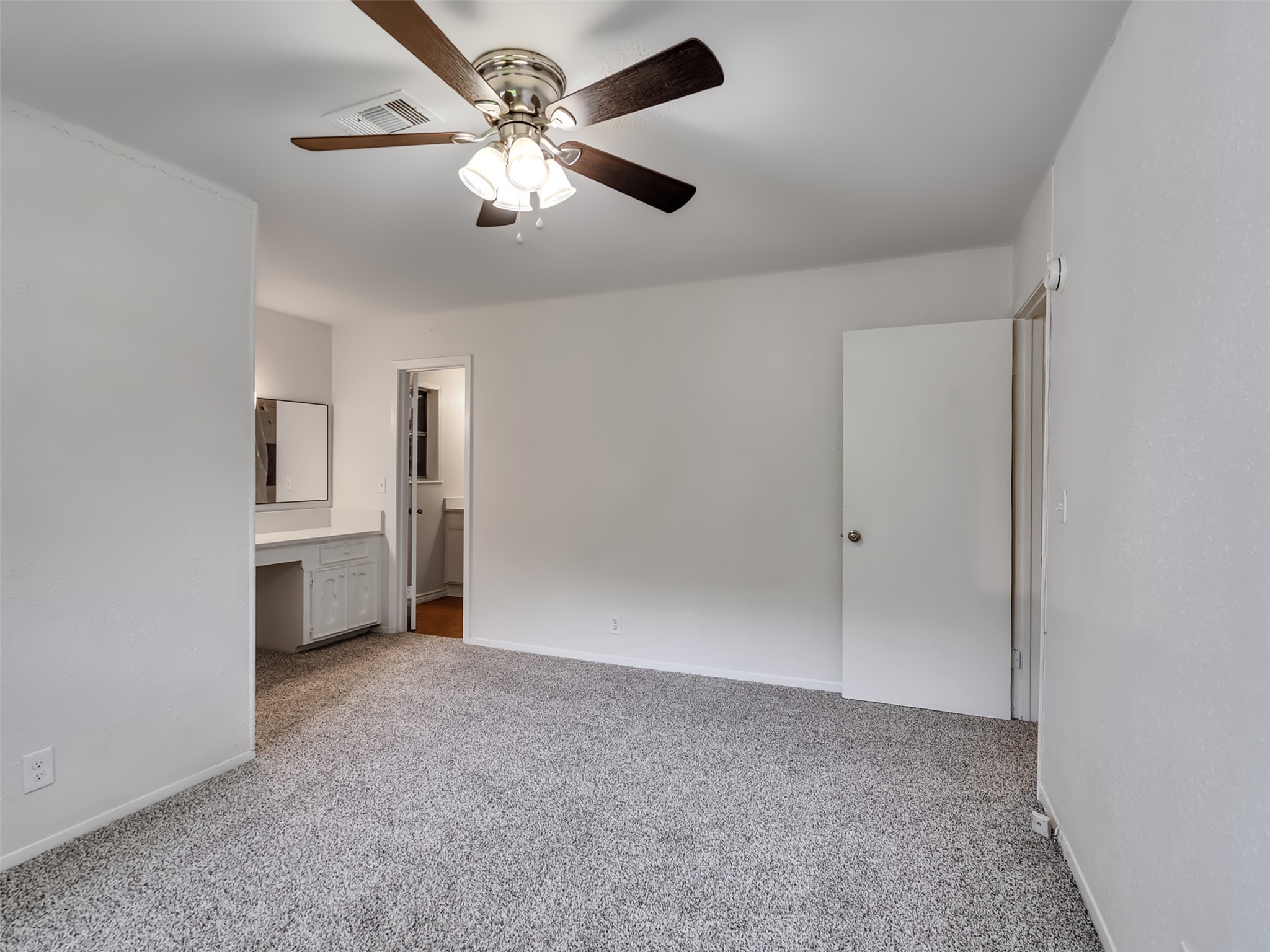 502 N Oak Street Property Photo 18