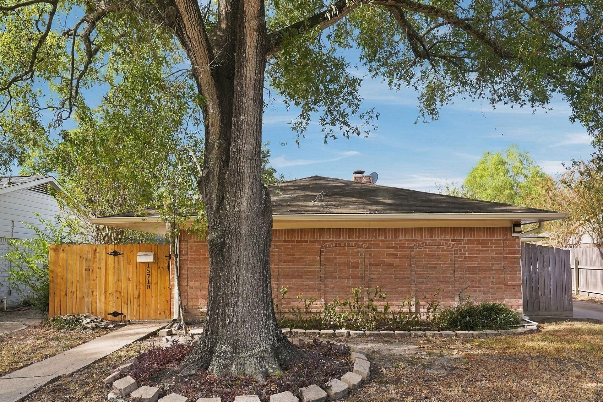 15718 Sea Lark Road, Houston TX 77062 Property Photo 1