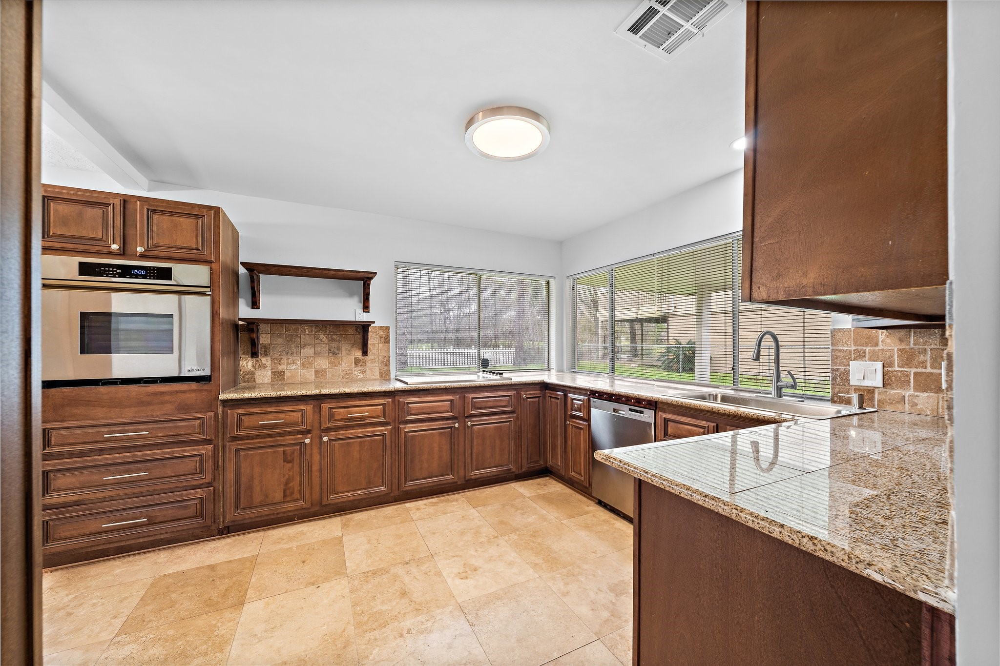 7810 Antoine Drive Property Photo 3