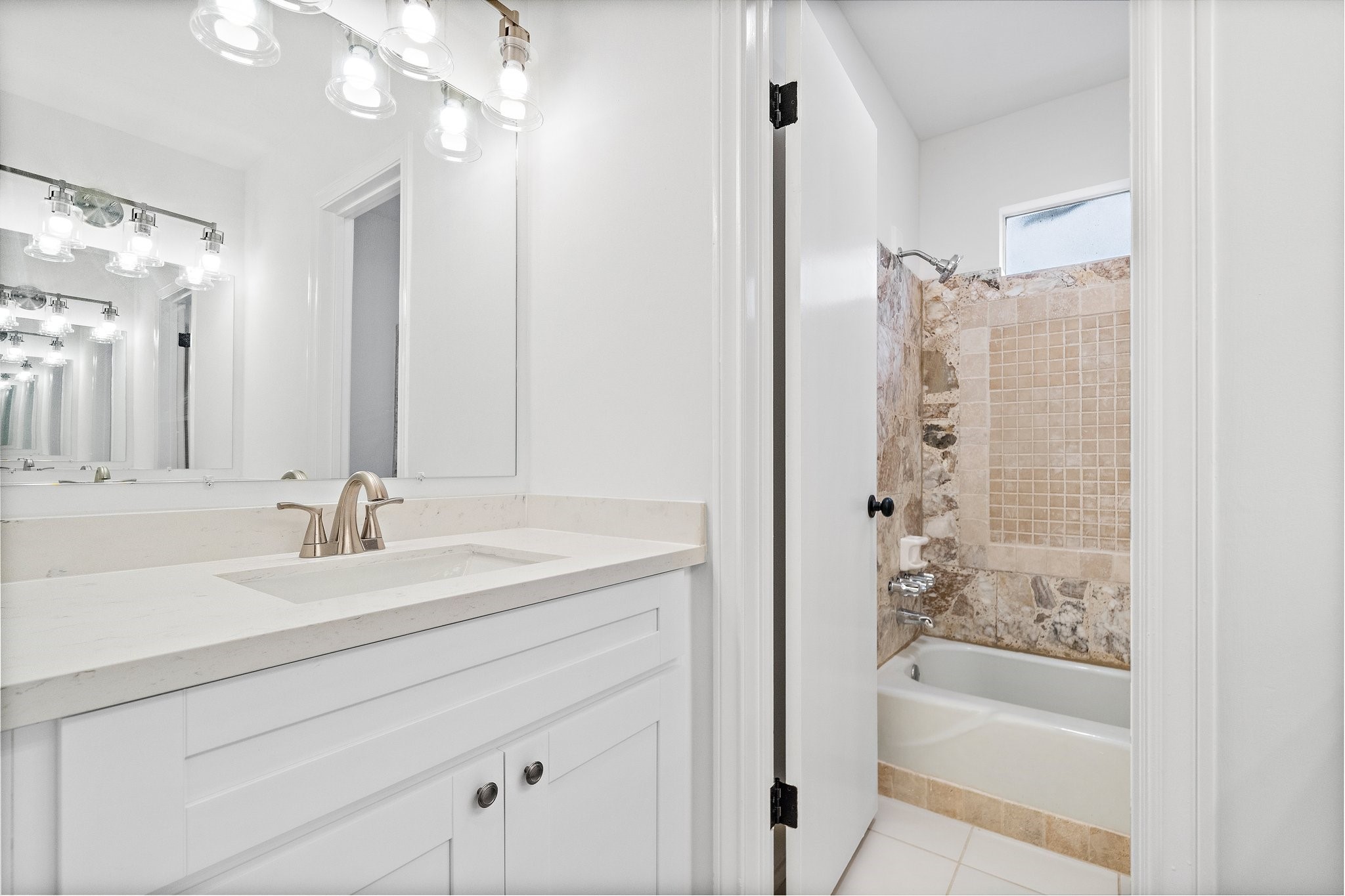 7810 Antoine Drive Property Photo 10