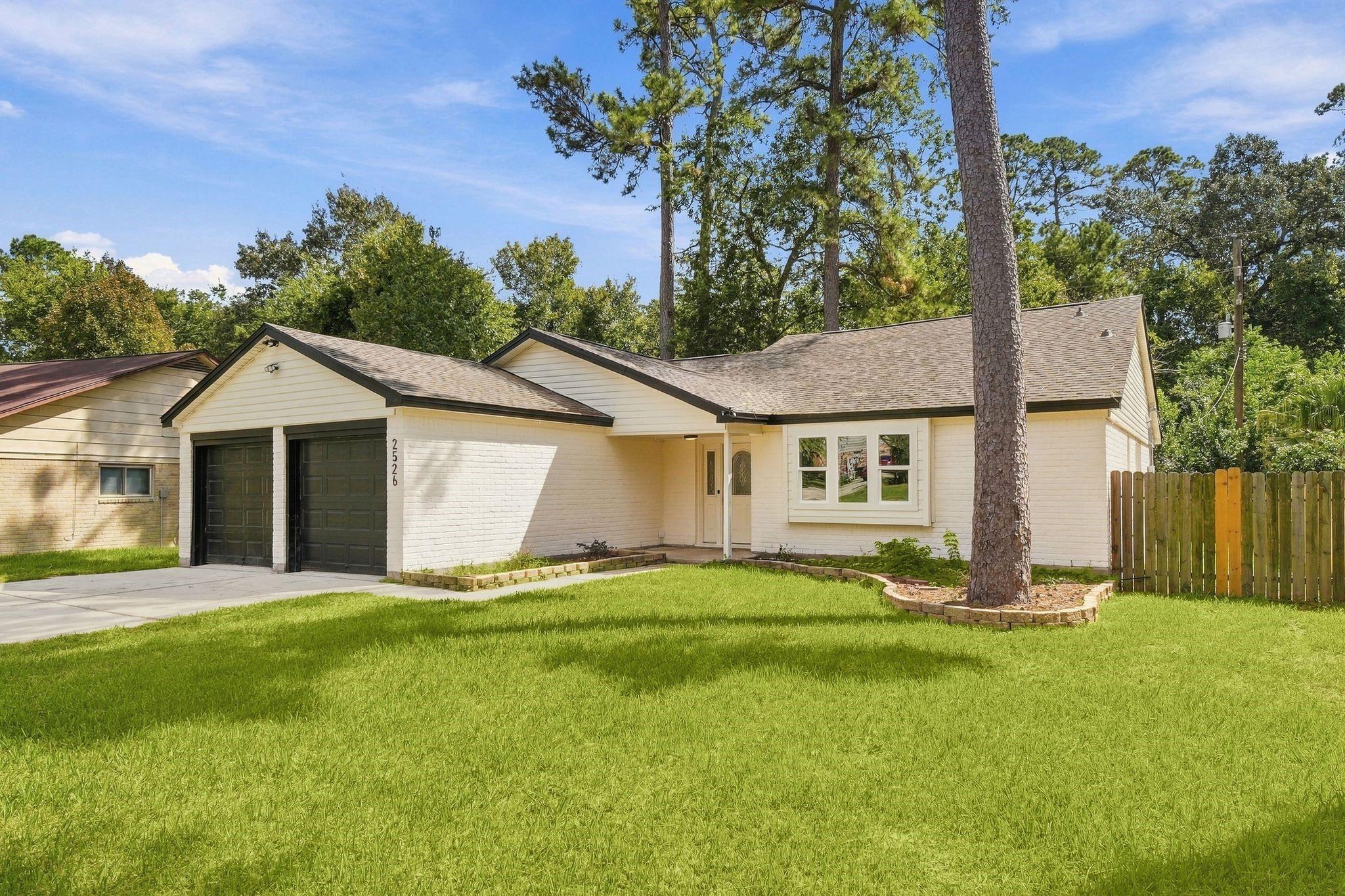 2526 Rambling Brook Drive Property Photo 2