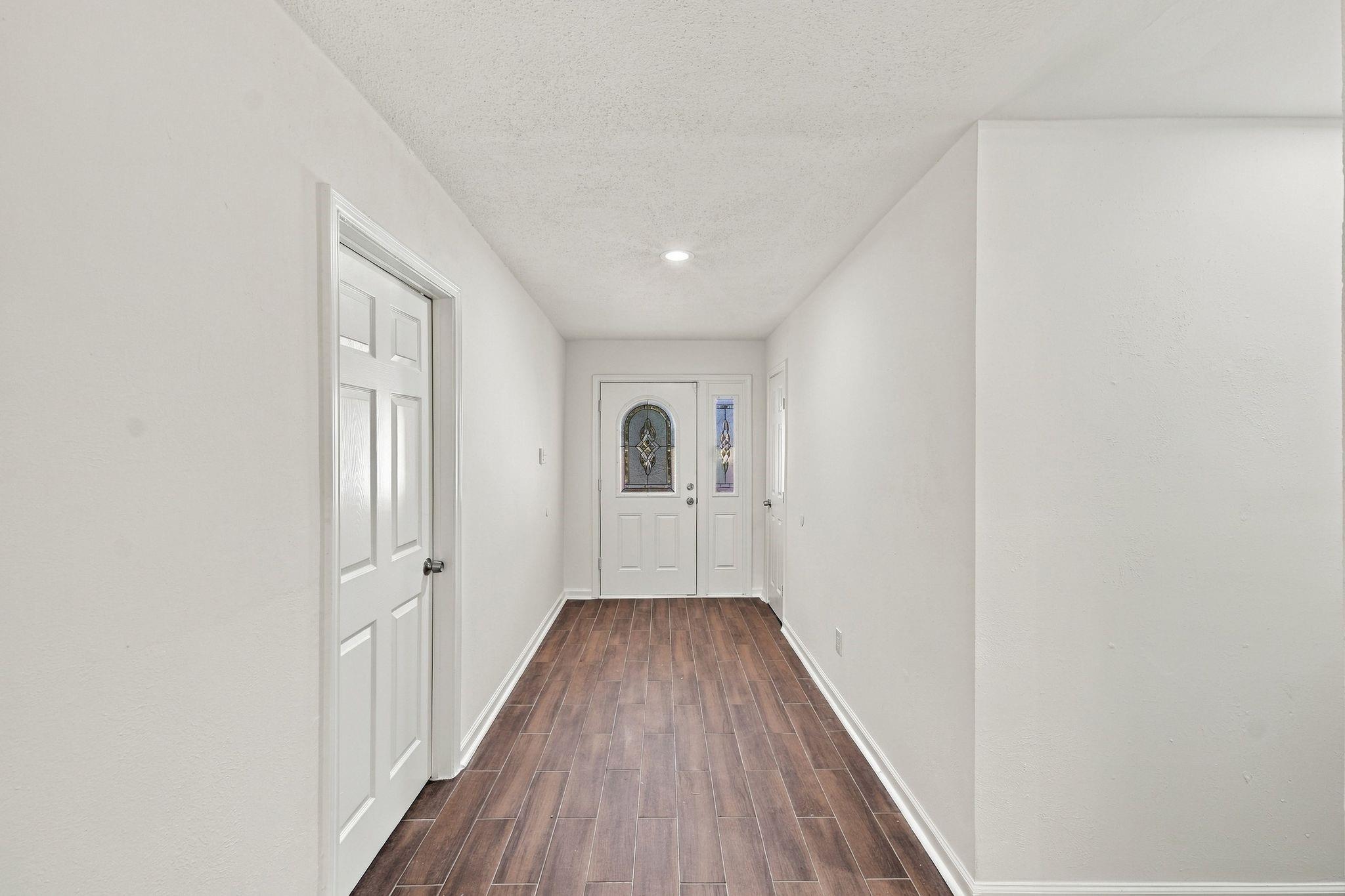 2526 Rambling Brook Drive Property Photo 5