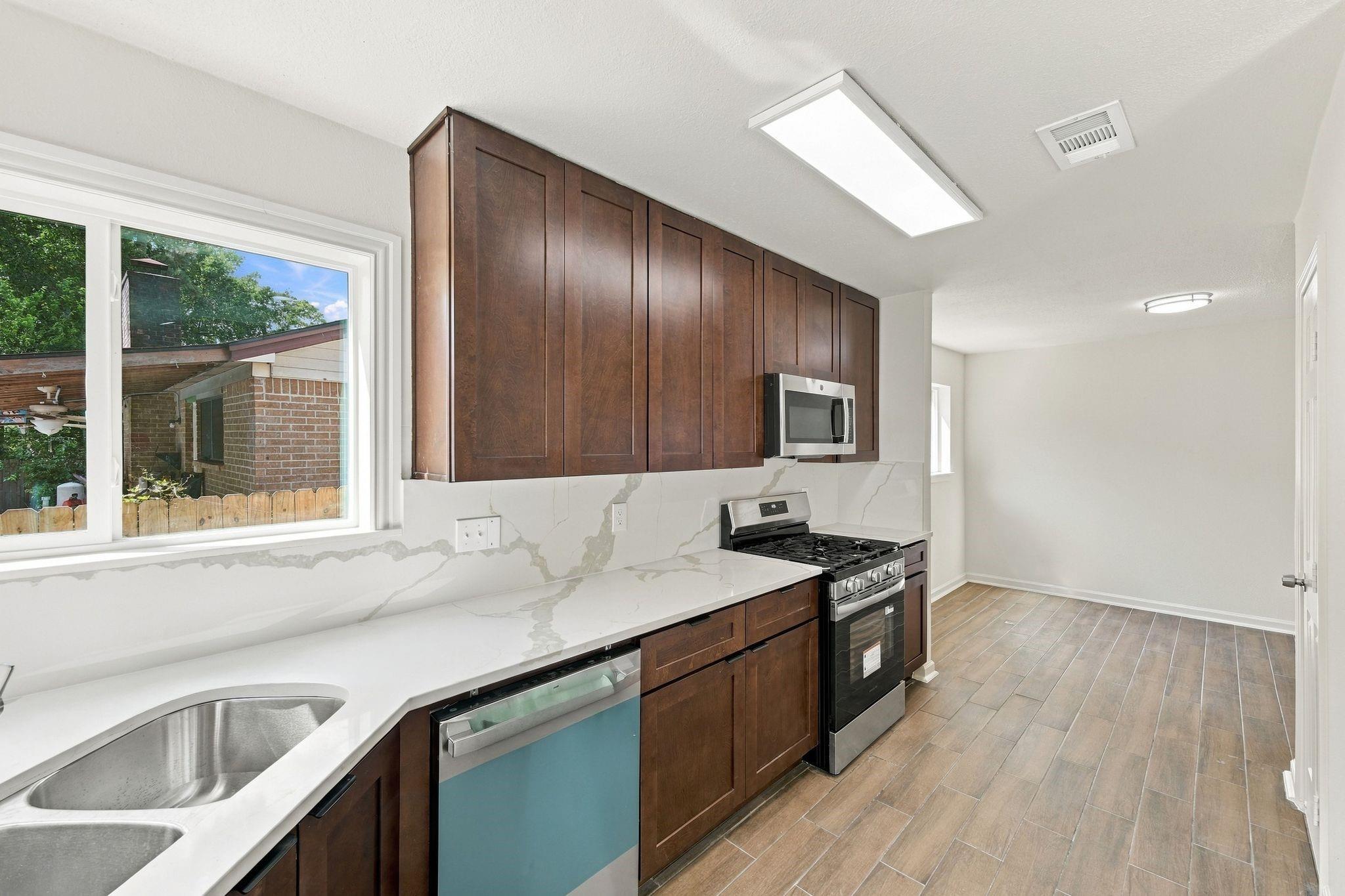 2526 Rambling Brook Drive Property Photo 7