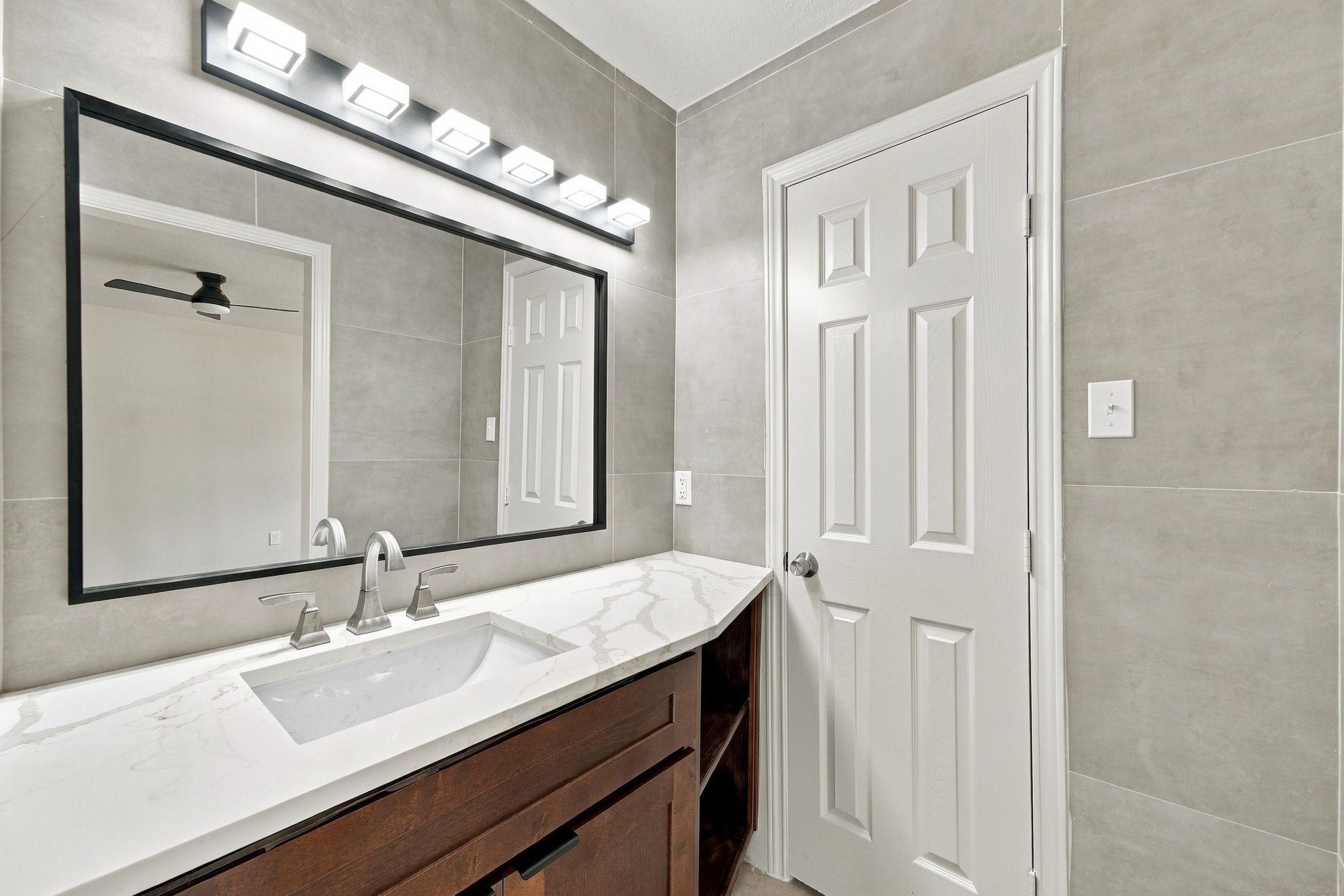 2526 Rambling Brook Drive Property Photo 9