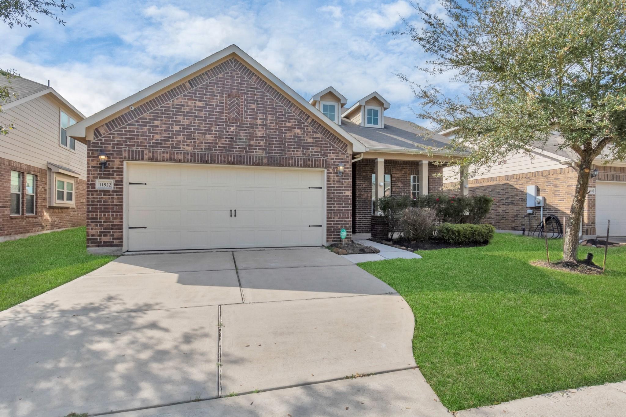 11922 Harristown Dr Property Photo 3