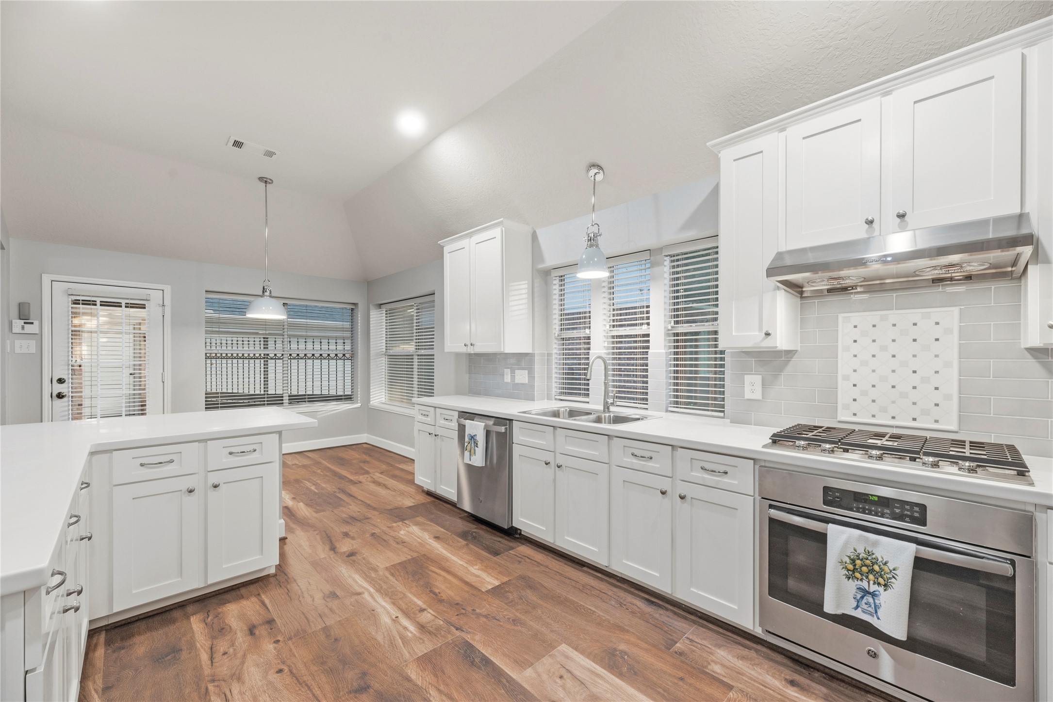 16315 Madewood Street Property Photo 10