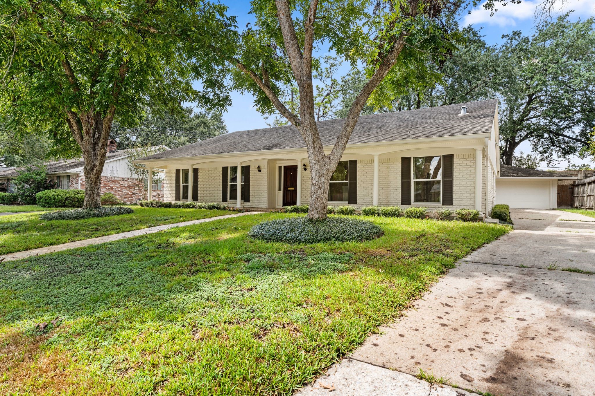 506 Briar Hill Drive Property Photo 3
