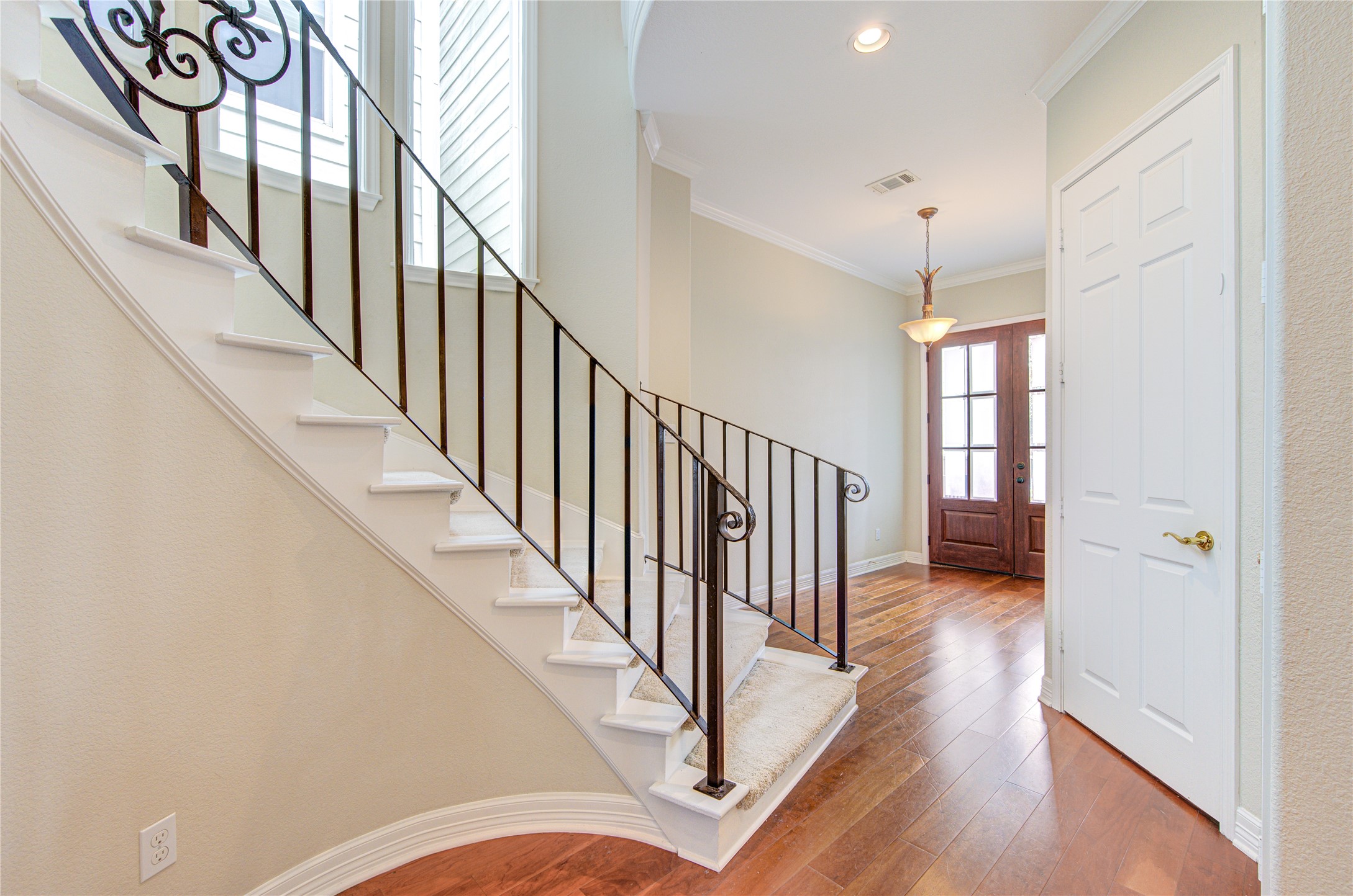 1117 W 18th Street Property Photo 5
