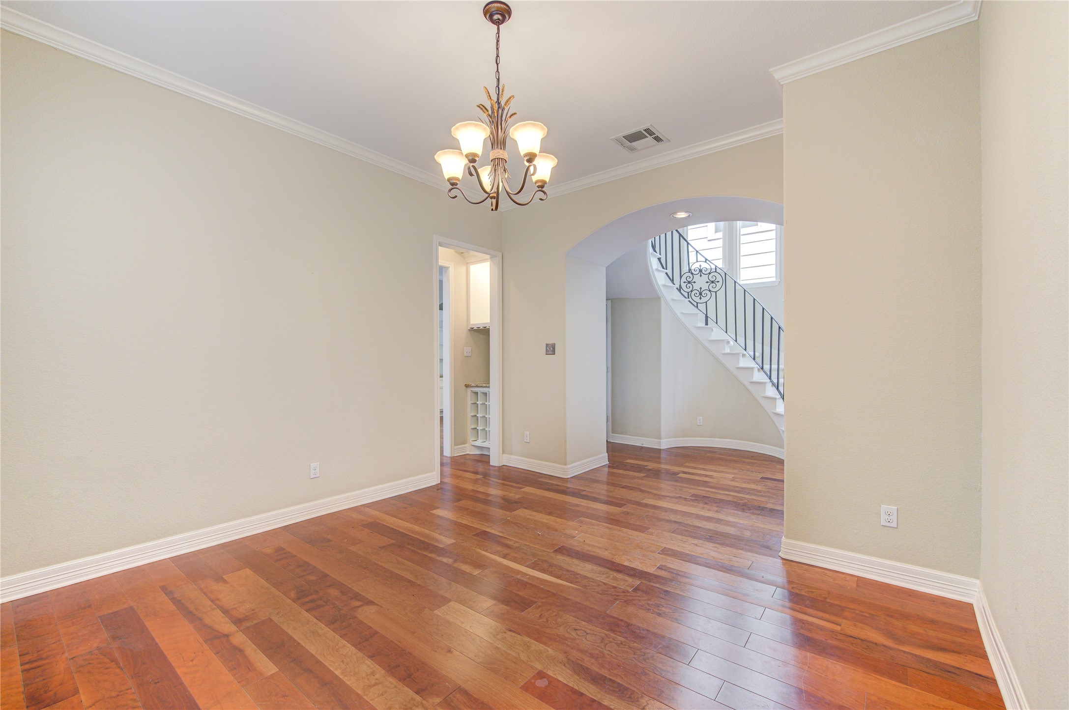 1117 W 18th Street Property Photo 6