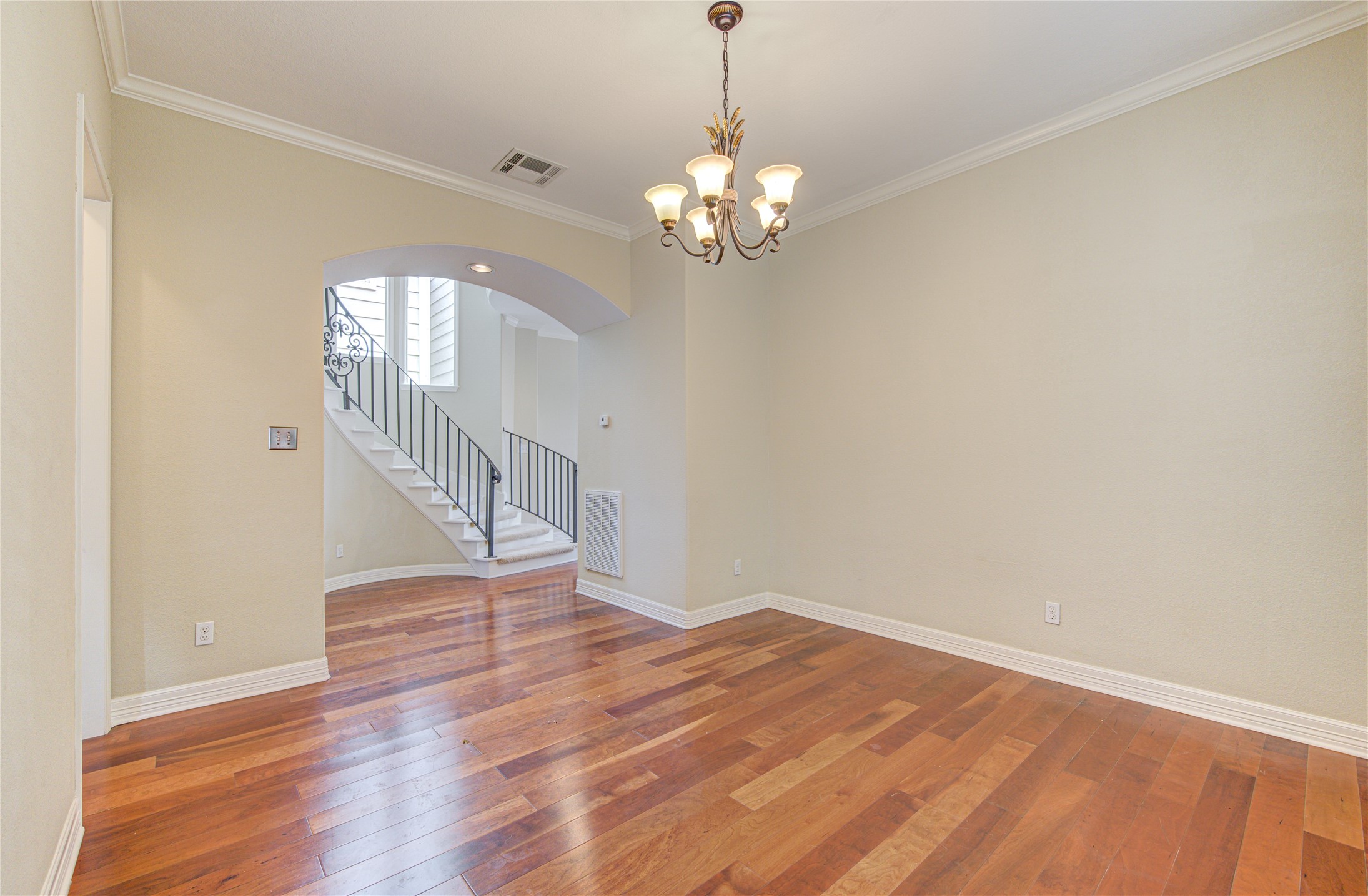 1117 W 18th Street Property Photo 6
