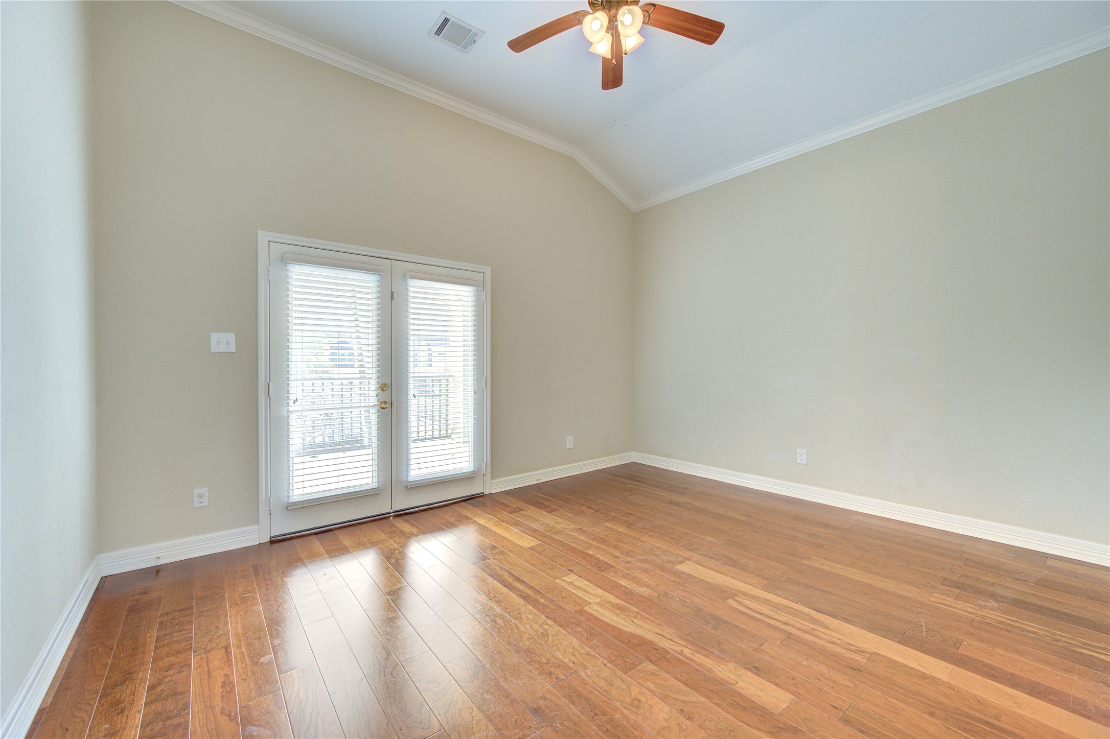 1117 W 18th Street Property Photo 24