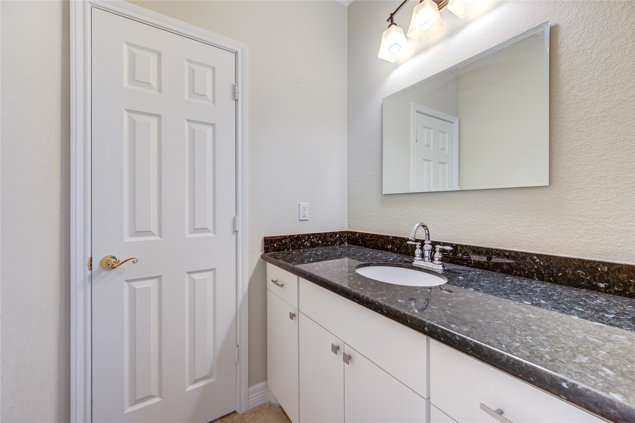 1117 W 18th Street Property Photo 28