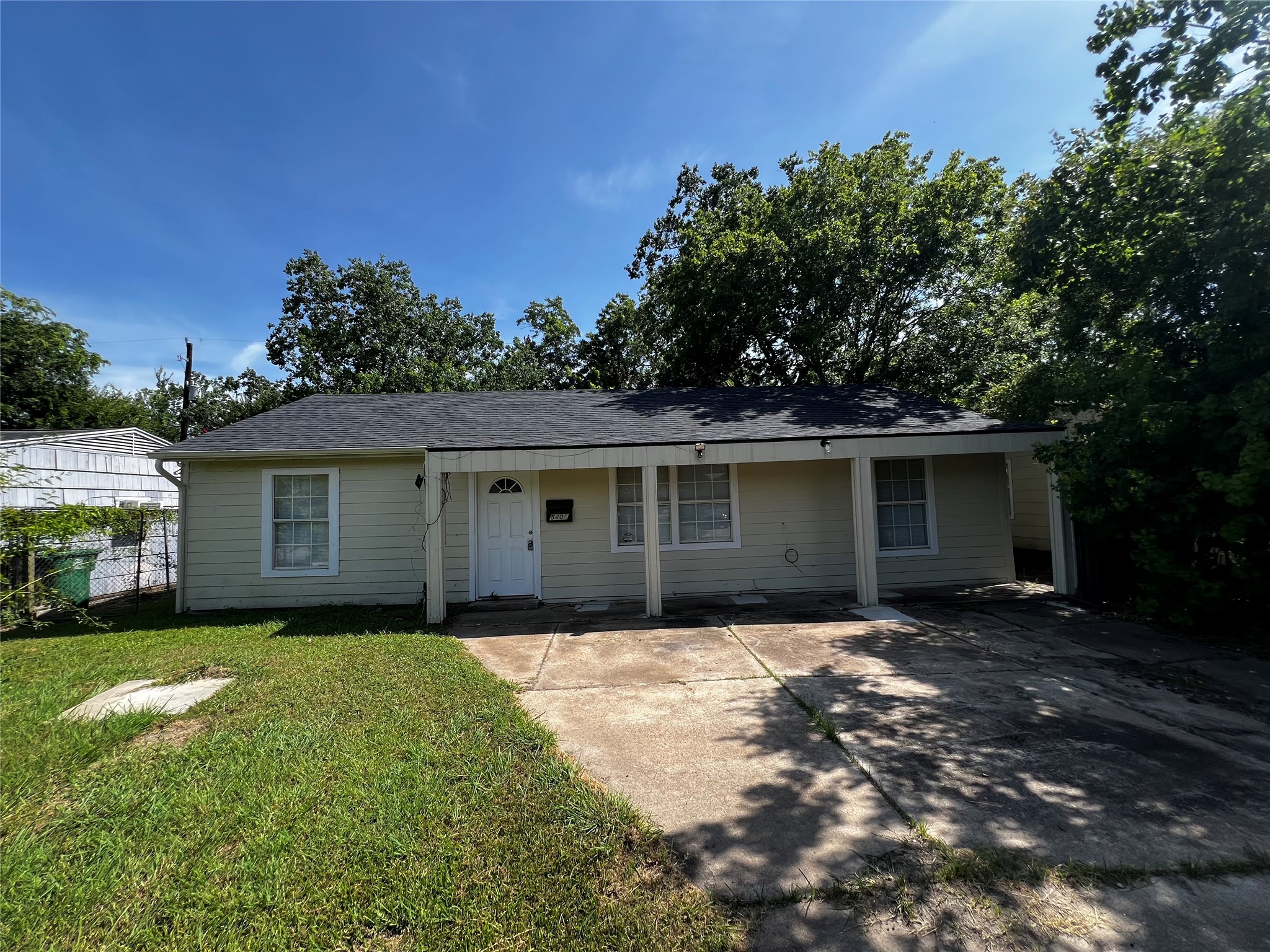 5406 Lyndhurst Drive Property Photo 1