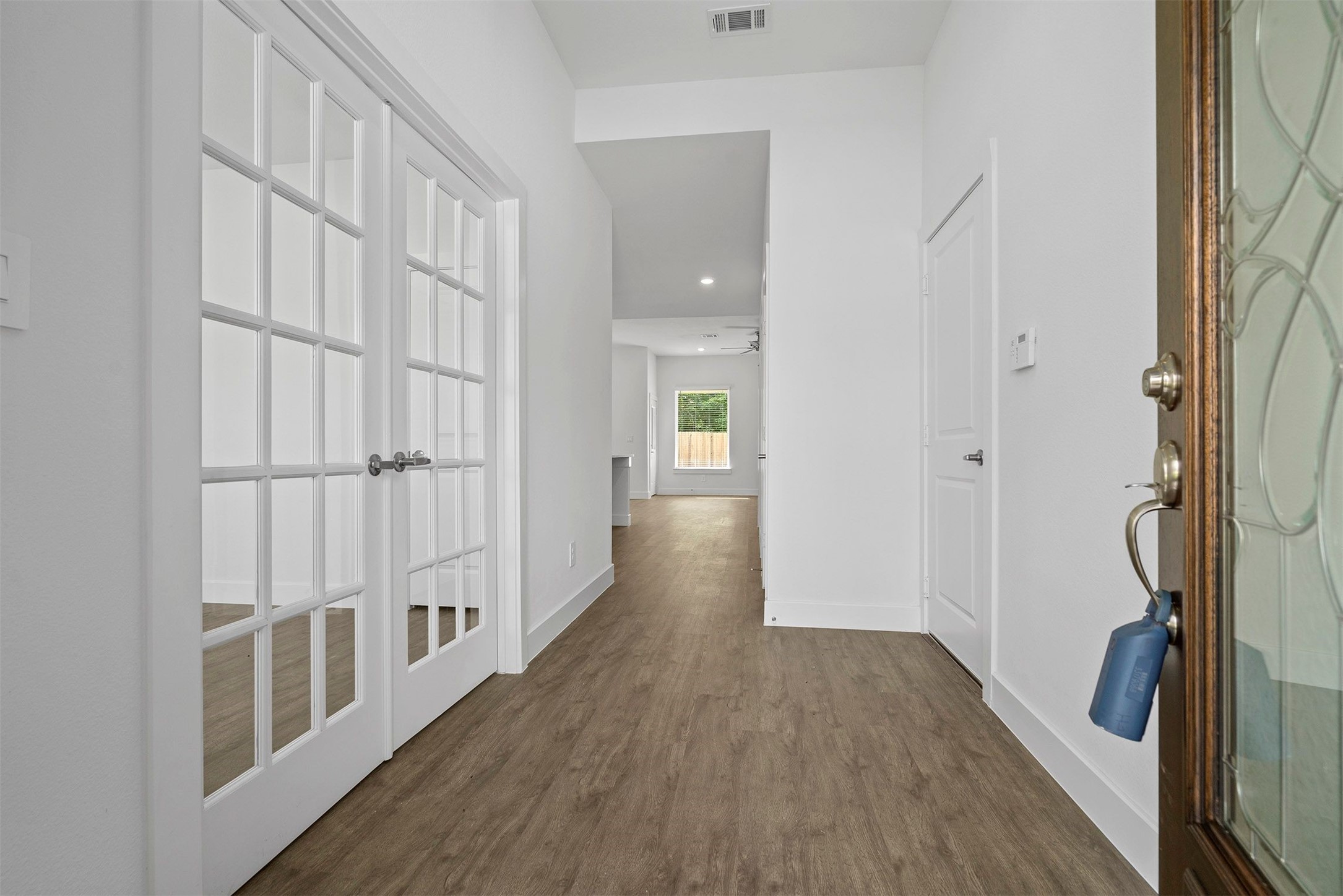906 Golden Willow Property Photo 3