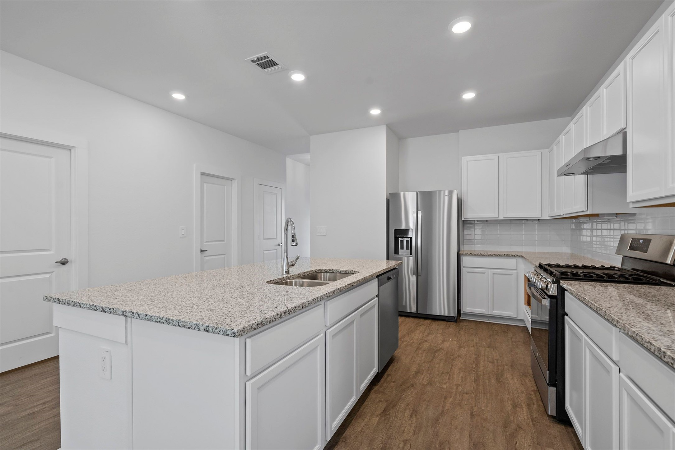 906 Golden Willow Property Photo 9
