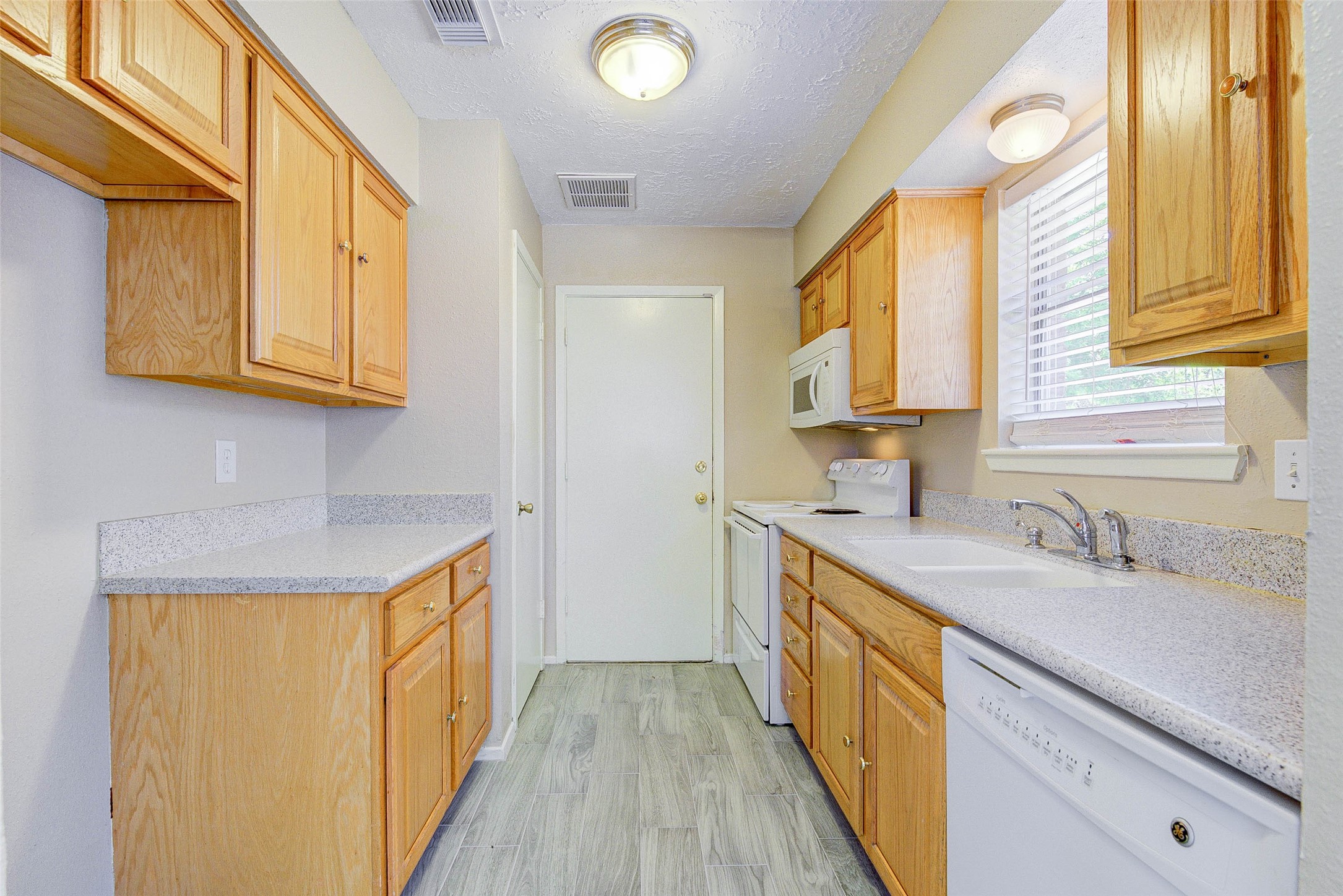 23114 Ludgate Drive Property Photo 37