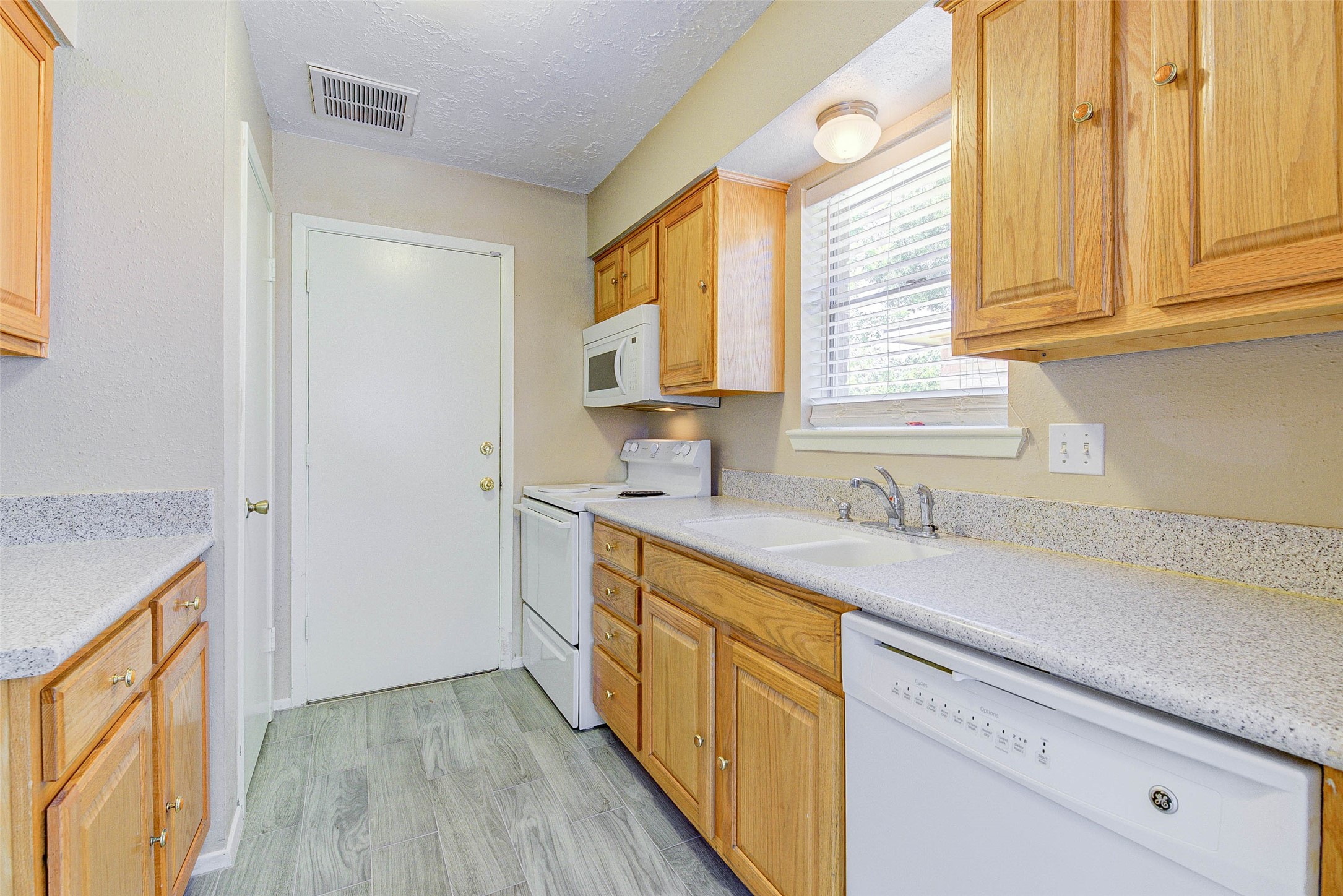 23114 Ludgate Drive Property Photo 38