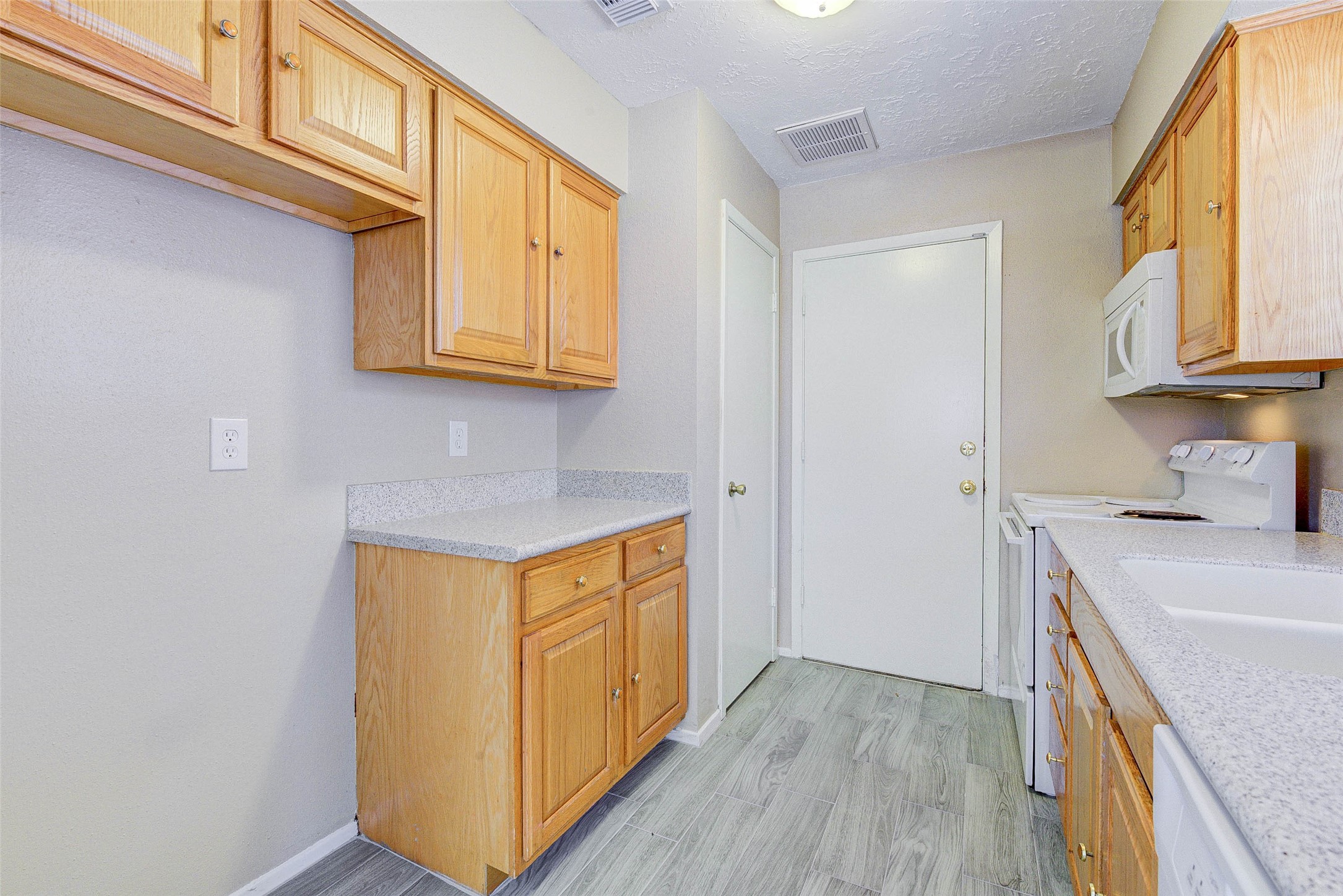 23114 Ludgate Drive Property Photo 39
