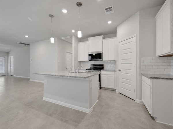 18564 Meadow Point Lane Property Photo 3