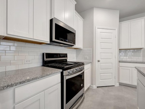 18564 Meadow Point Lane Property Photo 6
