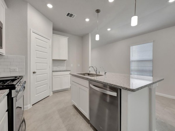 18564 Meadow Point Lane Property Photo 7