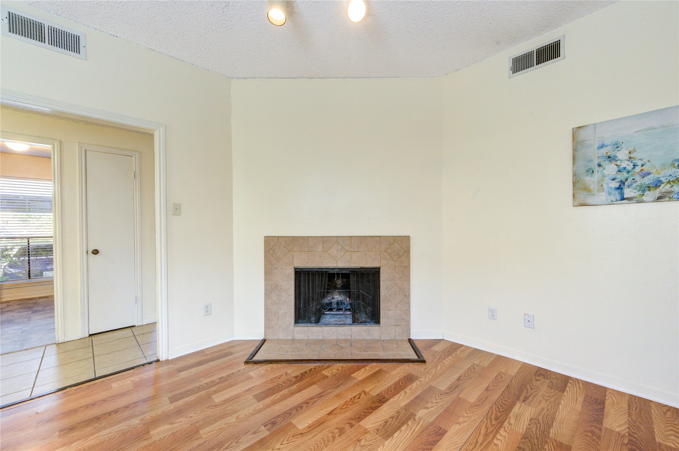 3741 Thistlemont Drive Property Photo 5