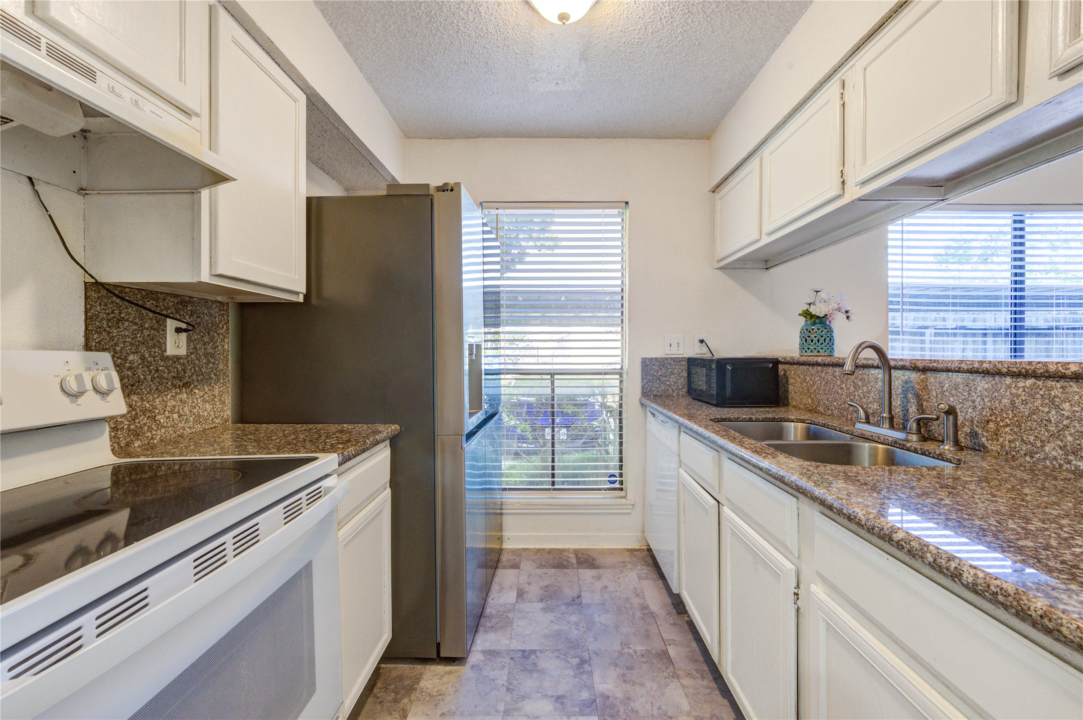 3741 Thistlemont Drive Property Photo 6