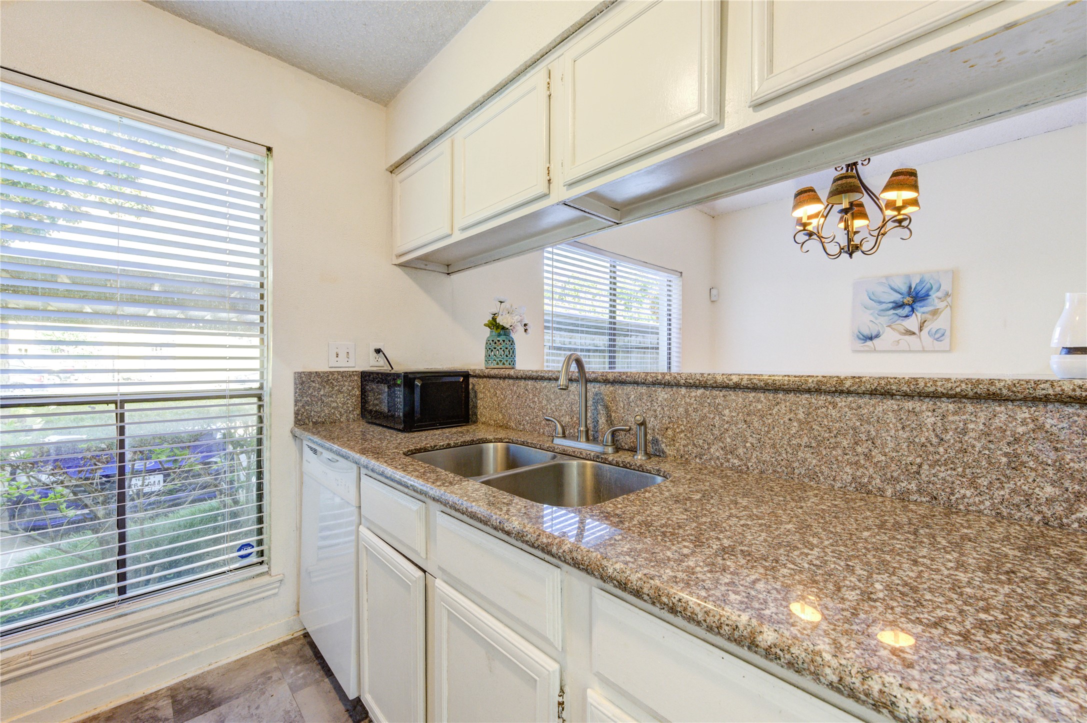 3741 Thistlemont Drive Property Photo 7