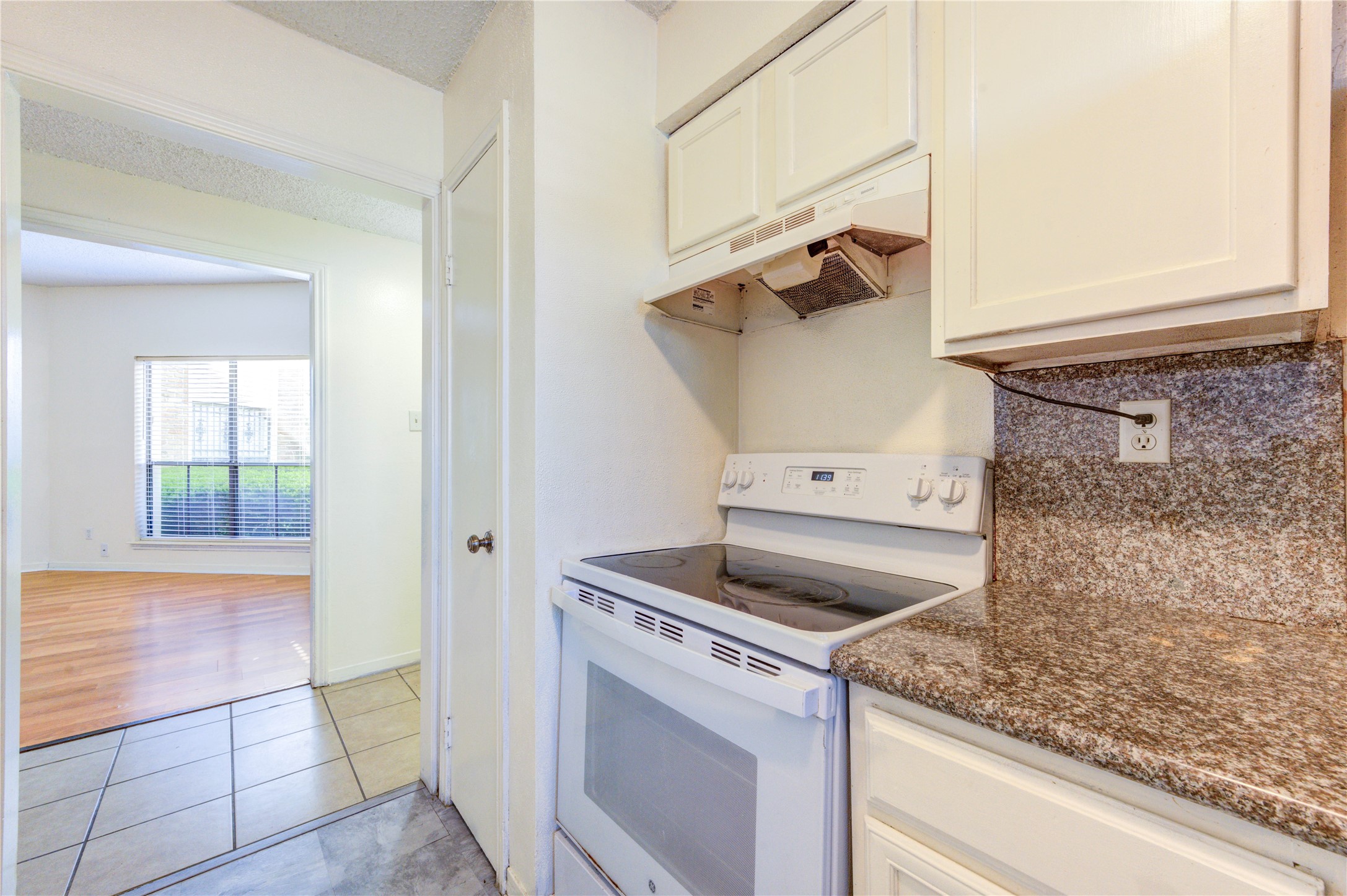 3741 Thistlemont Drive Property Photo 8