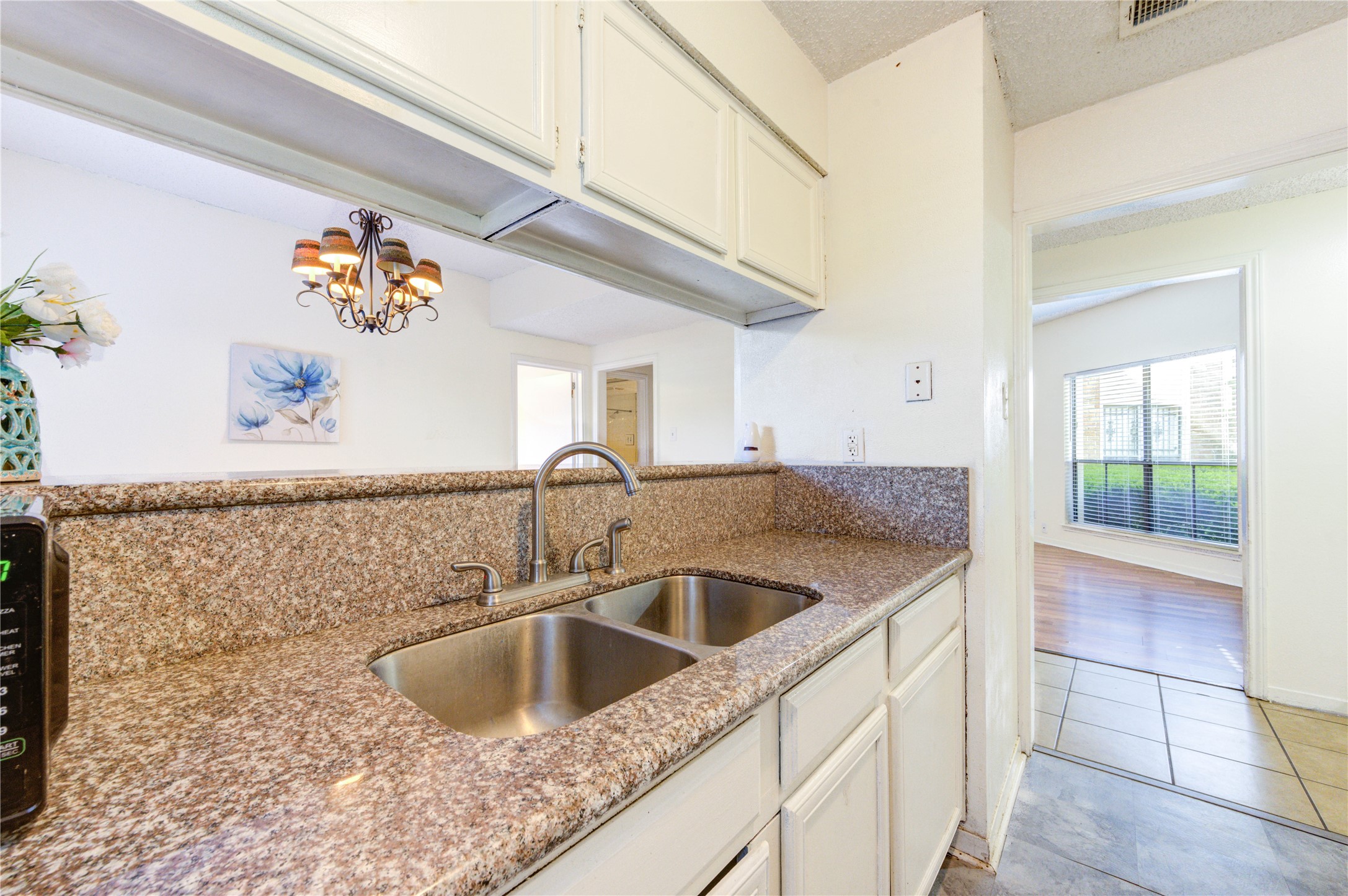 3741 Thistlemont Drive Property Photo 9