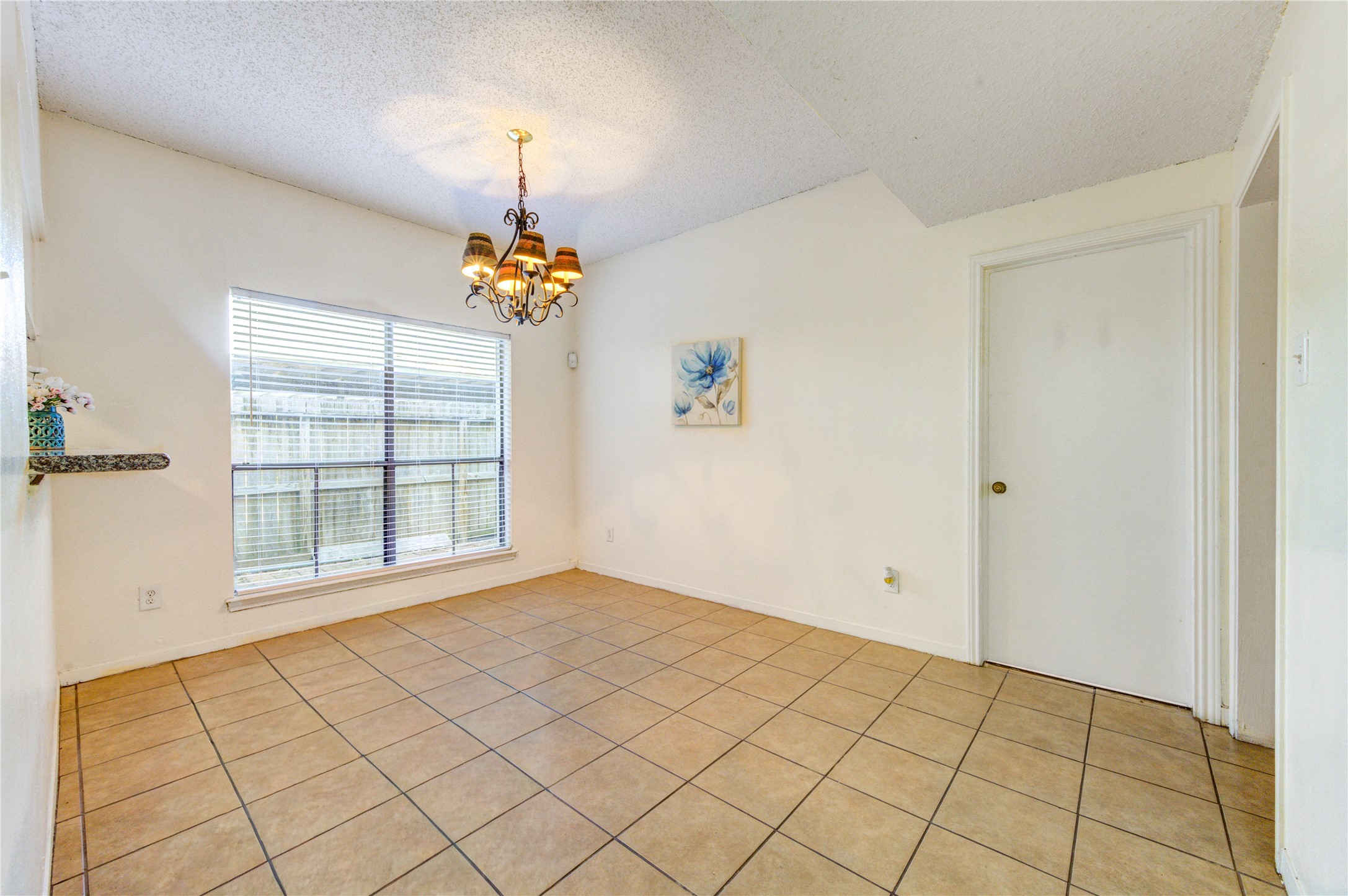 3741 Thistlemont Drive Property Photo 10