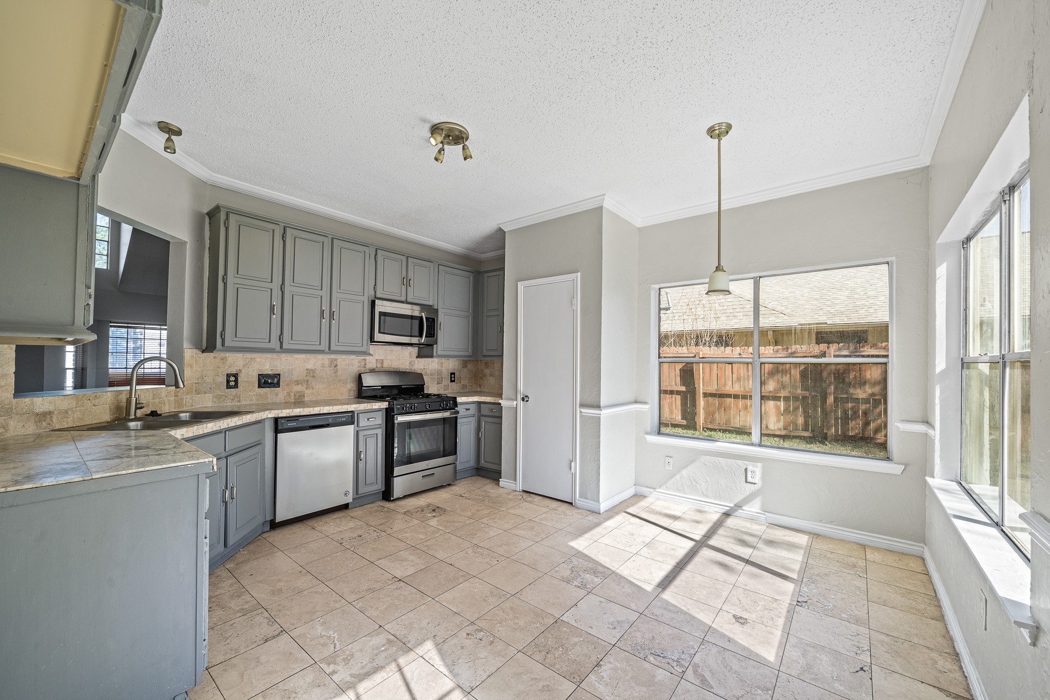 11123 Gatesden Drive Property Photo 10