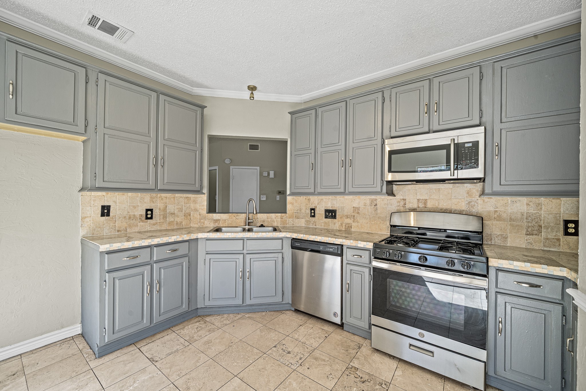 11123 Gatesden Drive Property Photo 11